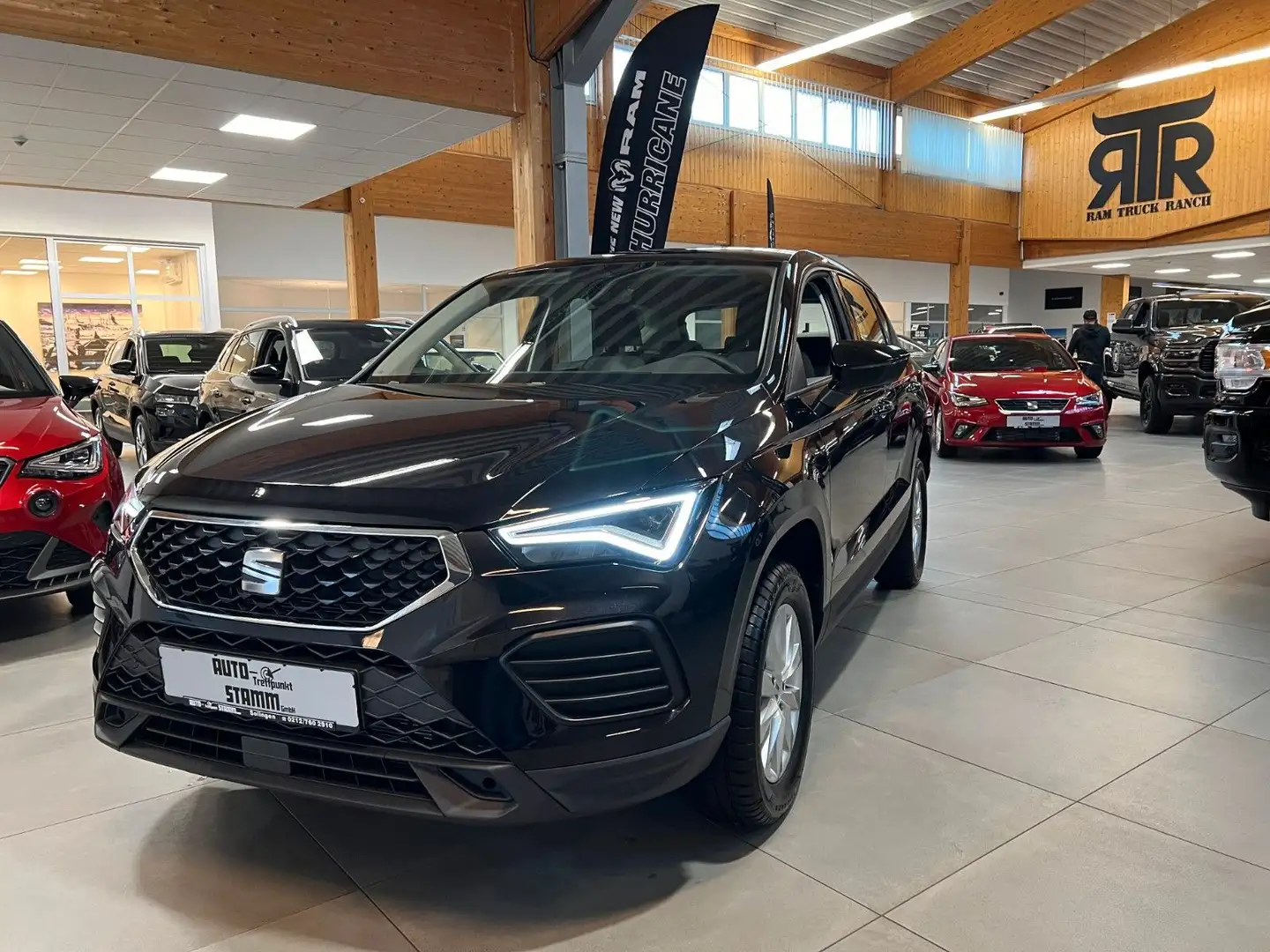 SEAT Ateca 1.0 TSI / FullLink / LED Černá - 2