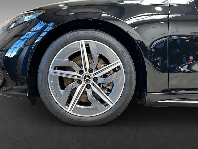 Mercedes-Benz 250 view 7
