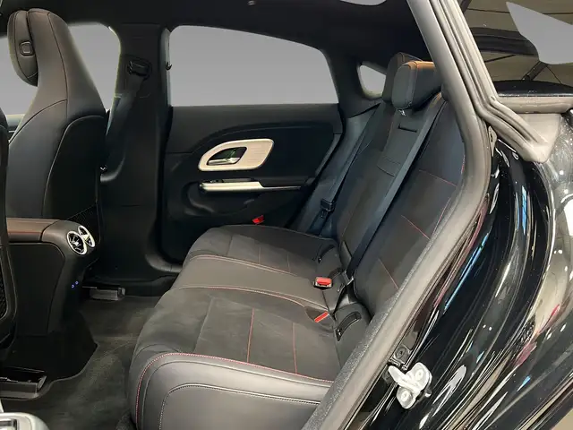 Mercedes-Benz 250 view 9