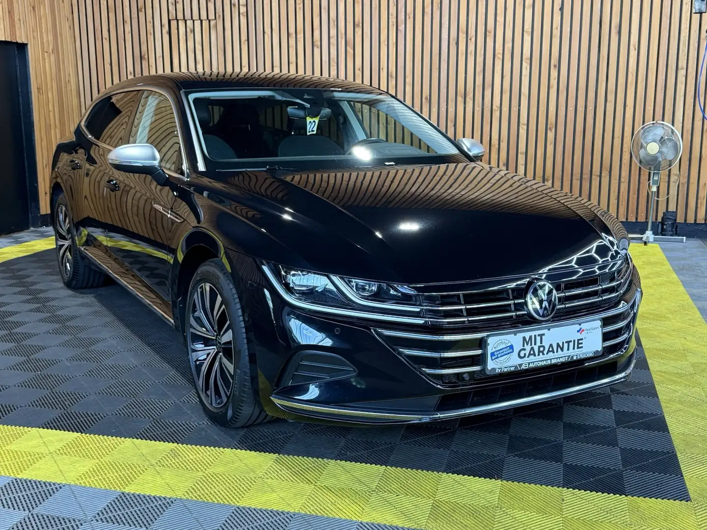Volkswagen Arteon 1.4 eHybrid SB. *Navi*AHK*DCC*360°*Pano* Schwarz - 2