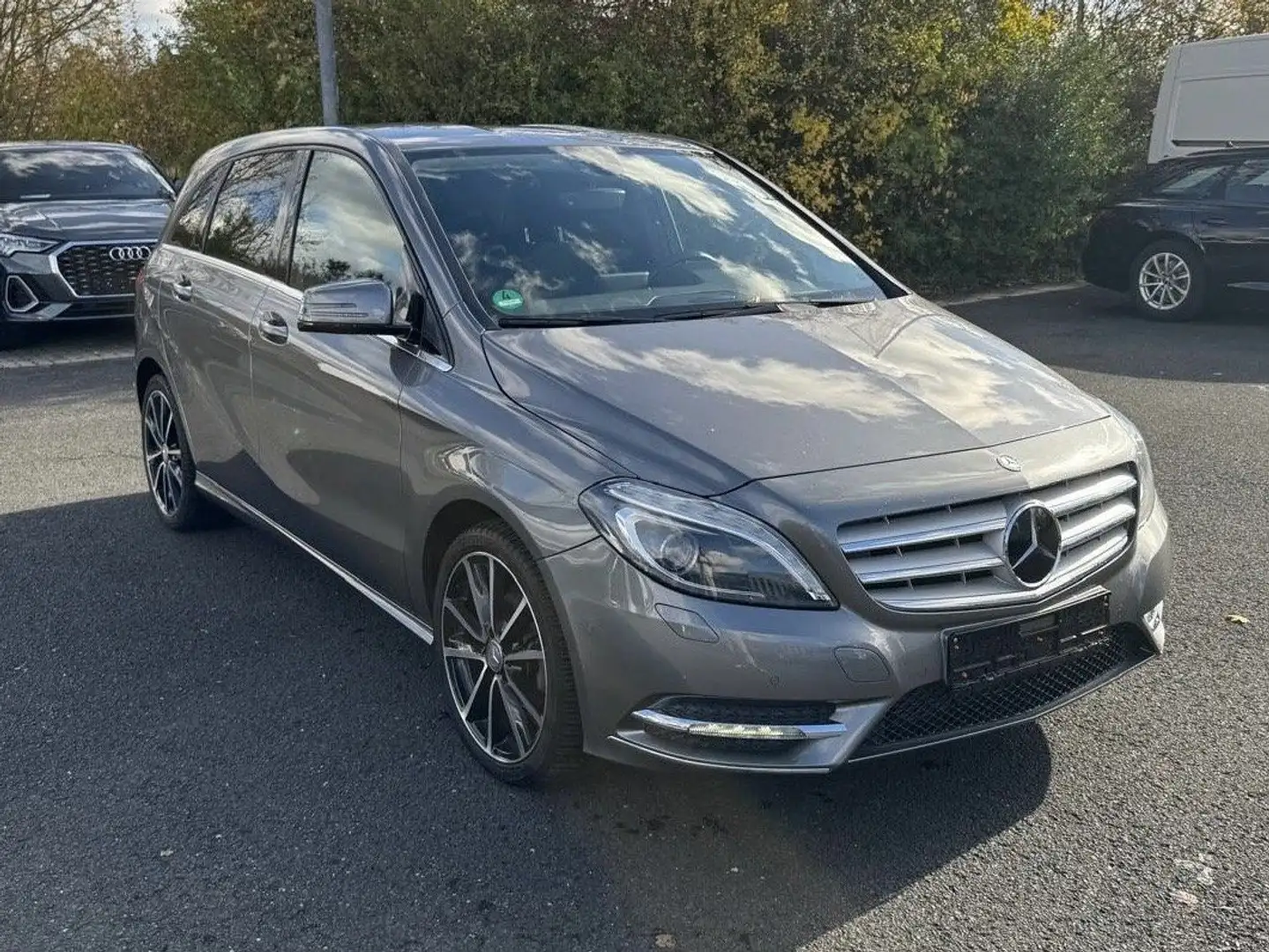 Mercedes-Benz B 180 AHK/Bi-Xenon/18 Zoll Grau - 2