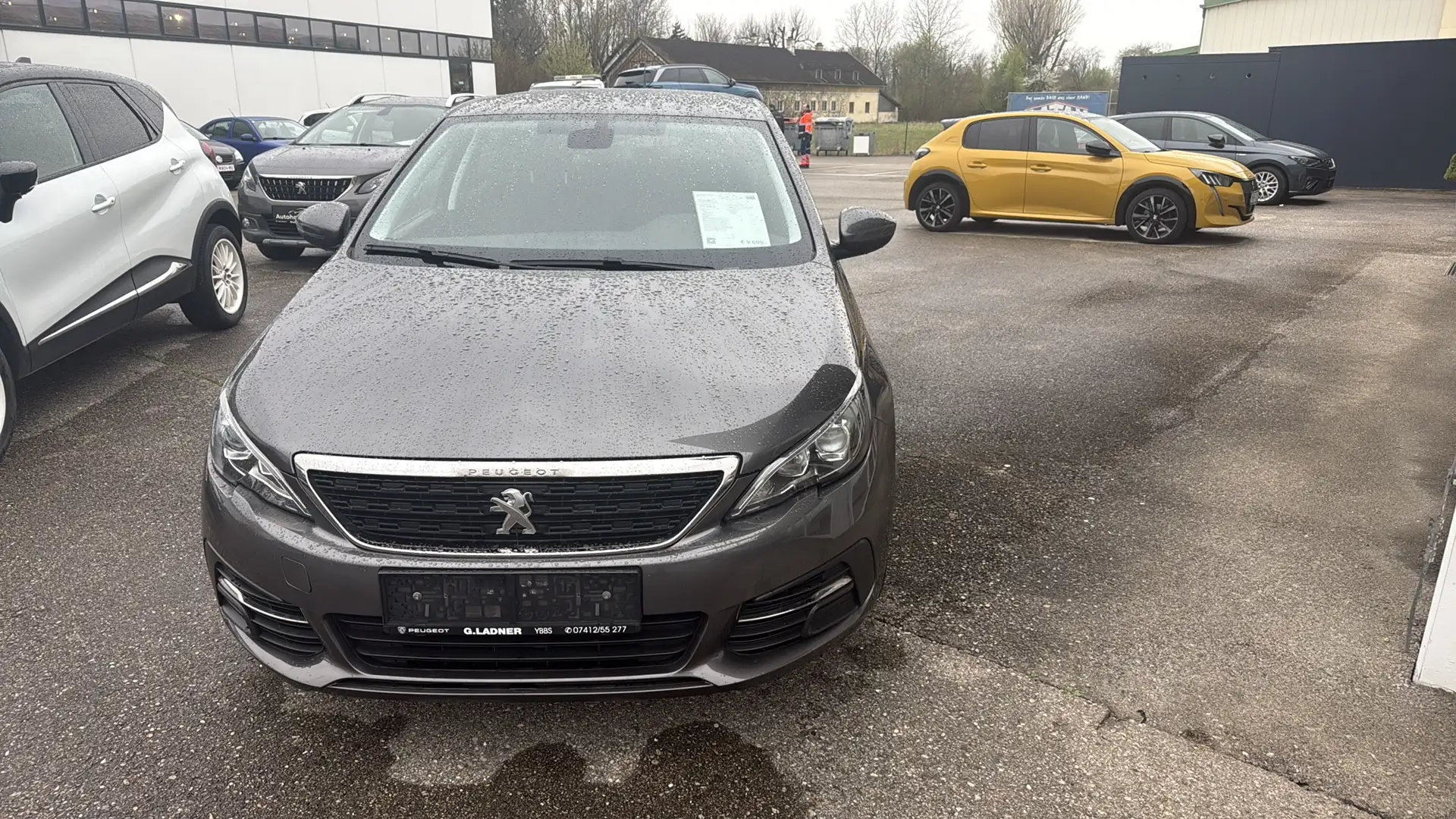 Peugeot 308 SW Allure 1,5 BlueHDI 130 Grau - 2