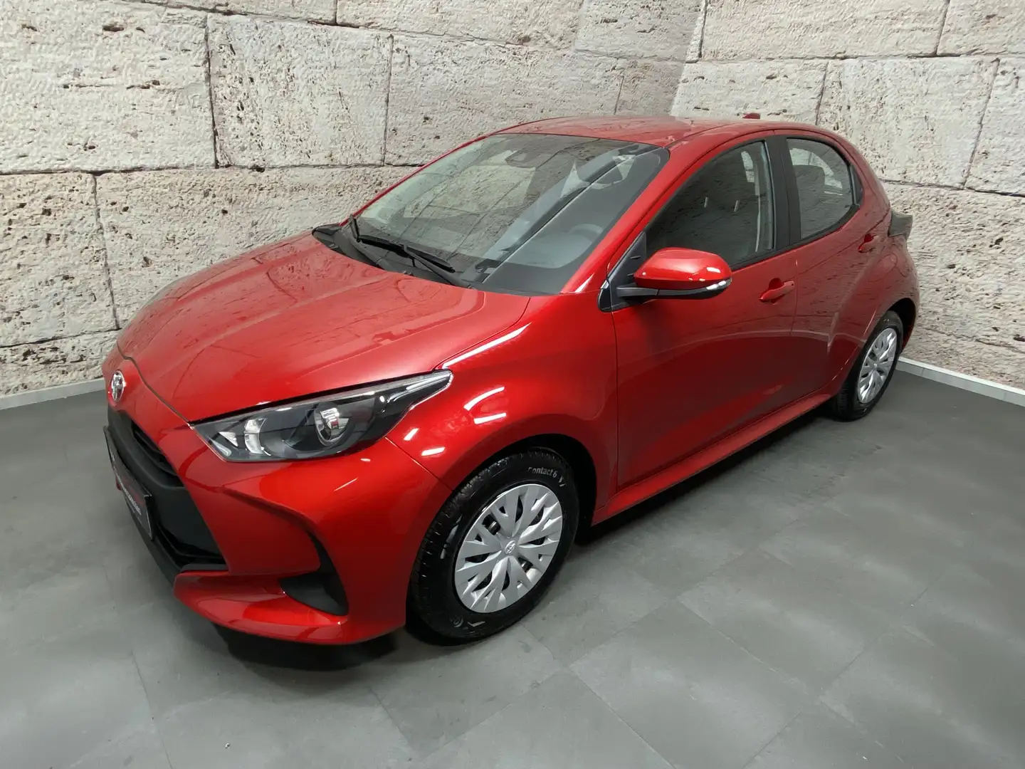 Toyota Yaris 1,0 VVT-i Active + DAP "PROMPT" Rouge - 1