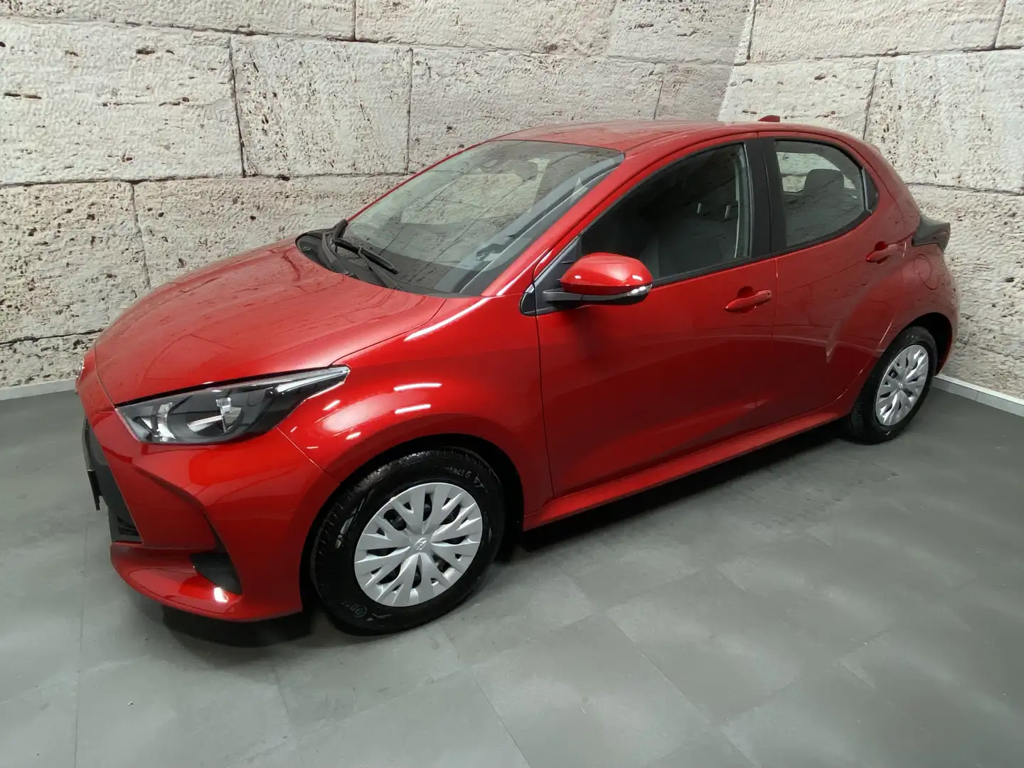 Toyota Yaris 1,0 VVT-i Active + DAP "PROMPT" Rojo - 2