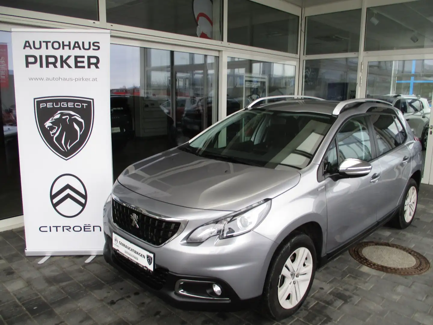 Peugeot 2008 1,5 BHDi Style Grau - 1