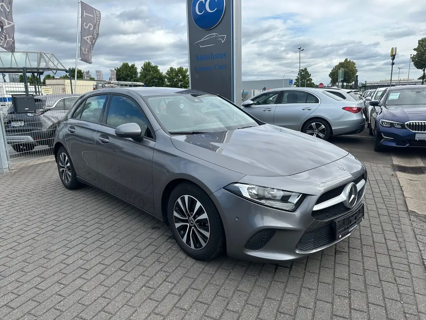 Mercedes-Benz A 180 Digi+D-Lenkung+Agility+Park Paket+Media Grau - 1