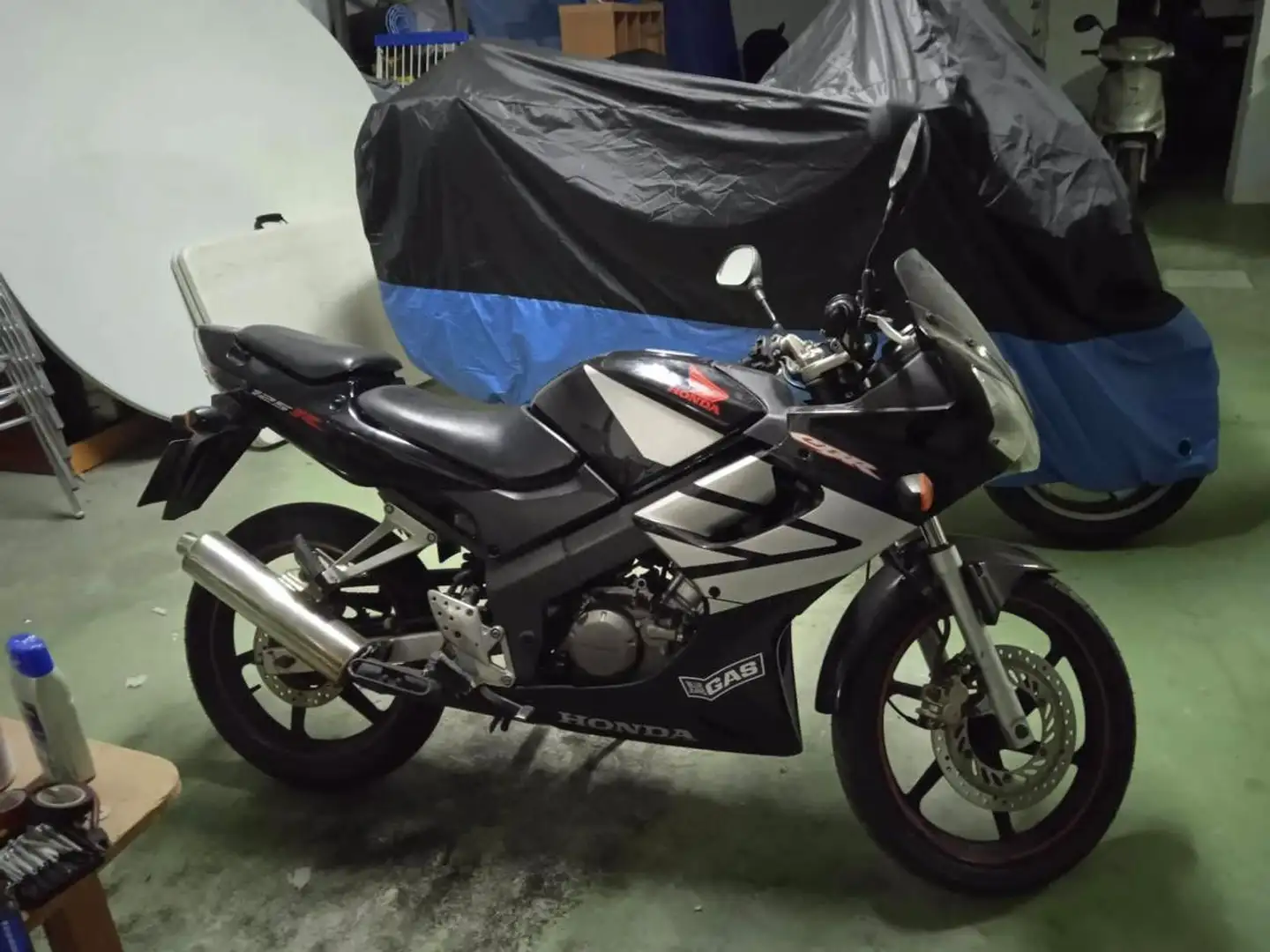 Honda CBR 125 Schwarz - 1