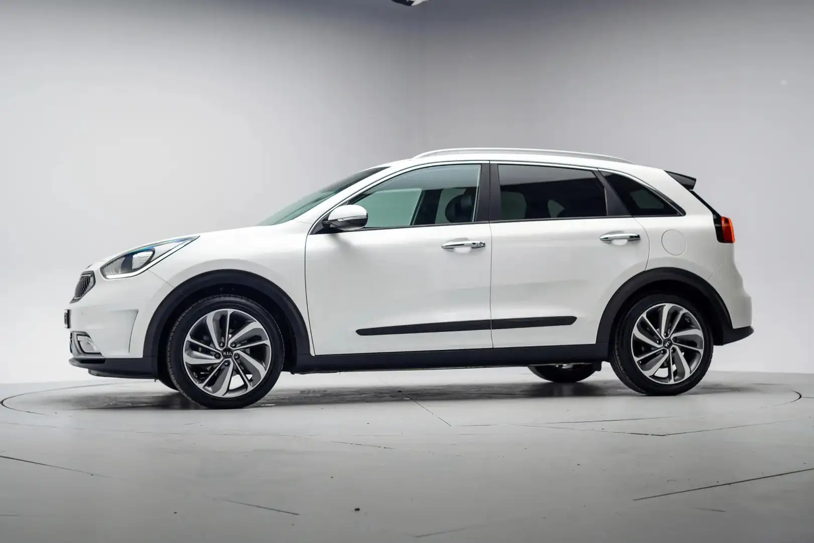 Kia Niro 1.6 GDI Hybrid Executive line [ Lederen Stoelen St Blanc - 2