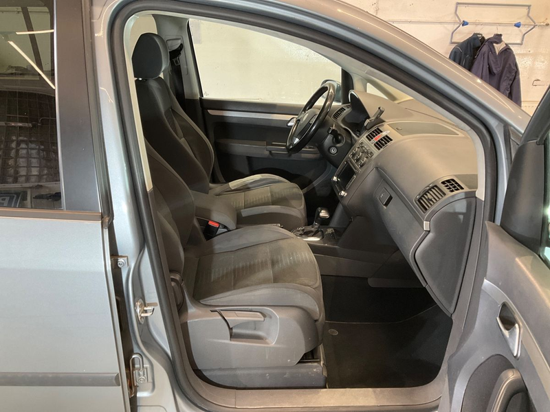 Volkswagen Touran Highline — photo 3