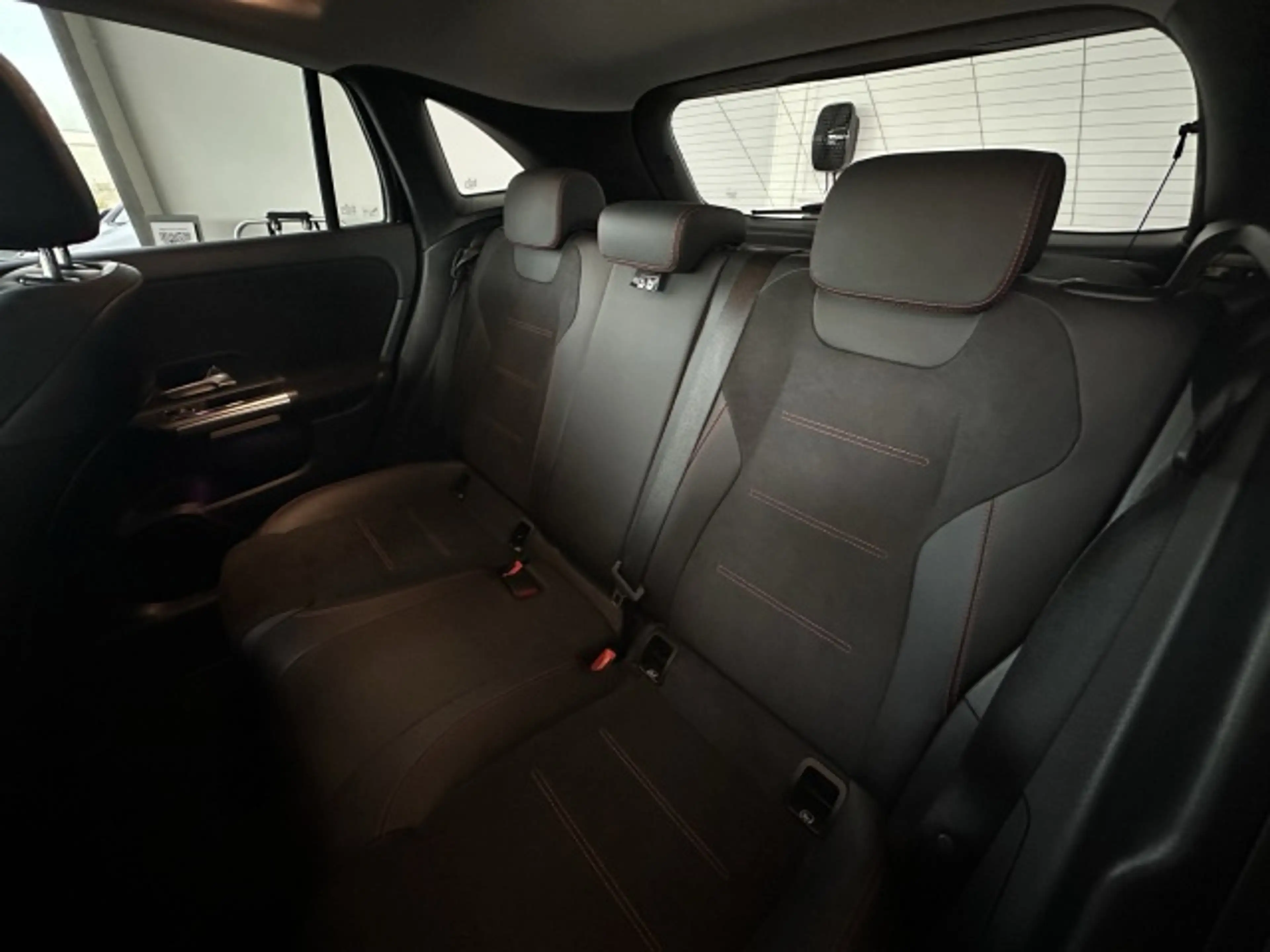 Mercedes-Benz GLA 200 GLA 200 LED+KLIMA+KEYLESS AMG Line Styling/Autom. — photo 8