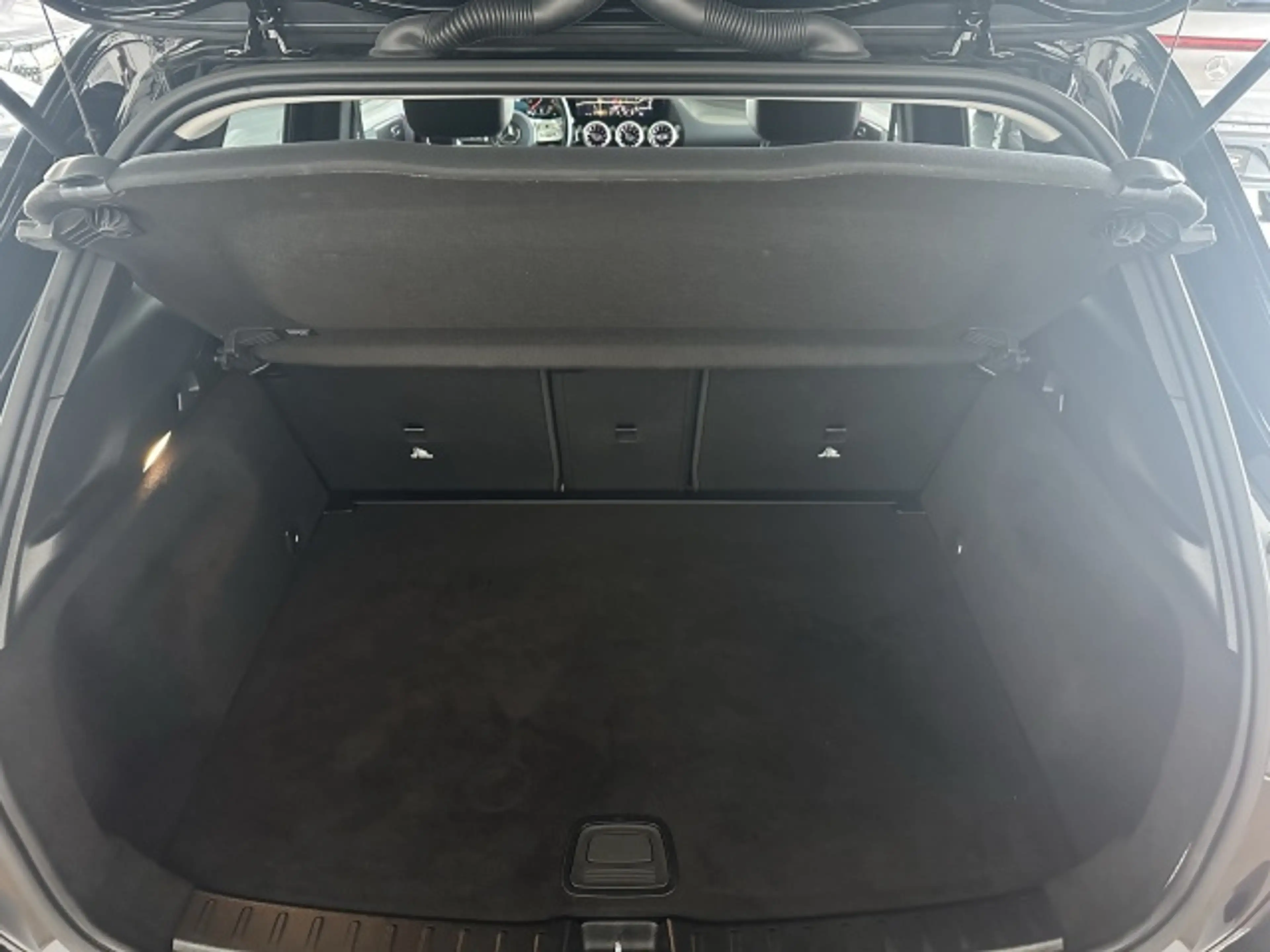 Mercedes-Benz GLA 200 GLA 200 LED+KLIMA+KEYLESS AMG Line Styling/Autom. — photo 6