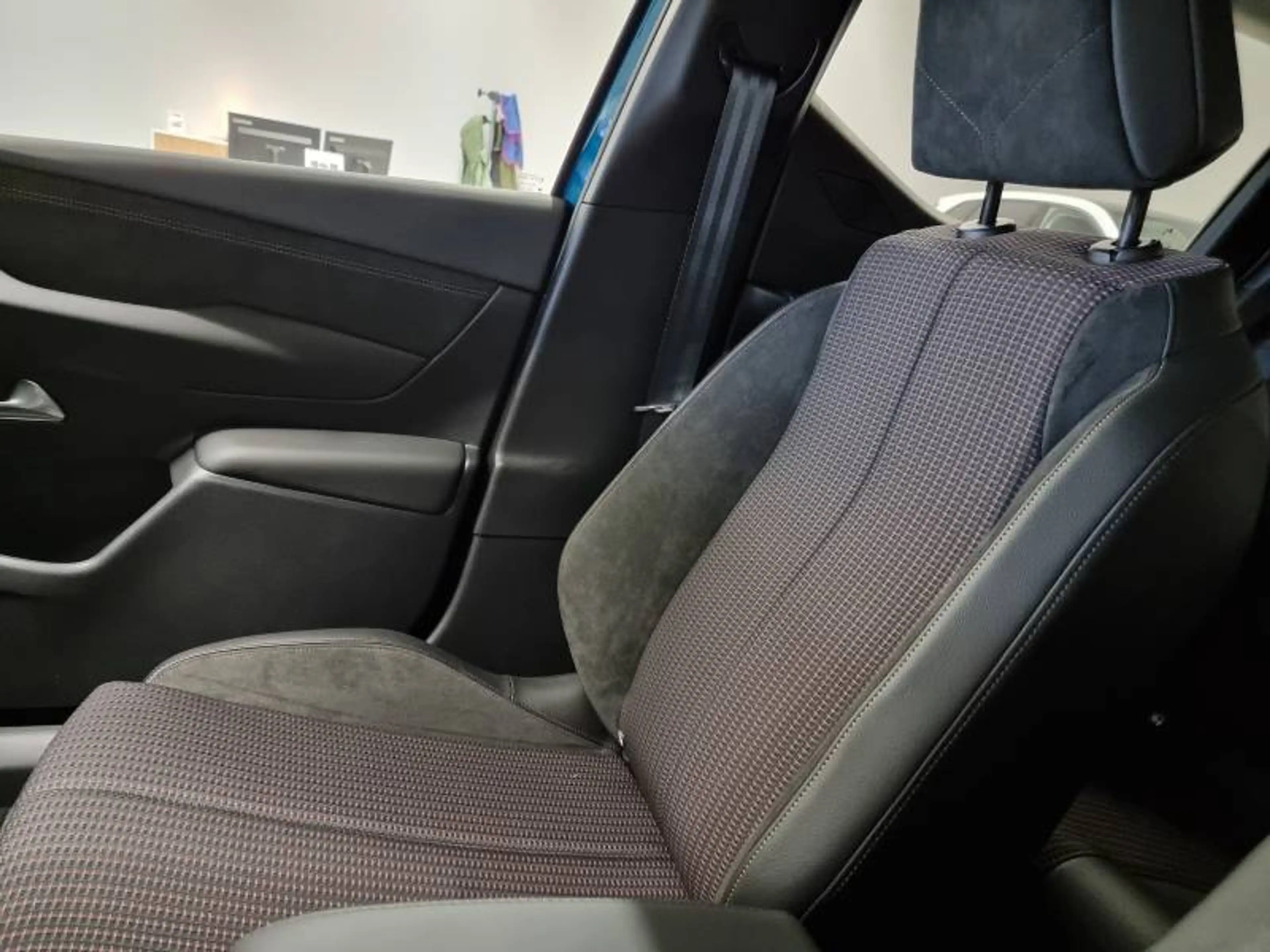 DS Automobiles DS 3 1 Hybrid 145 Automatic Edition France — photo 11