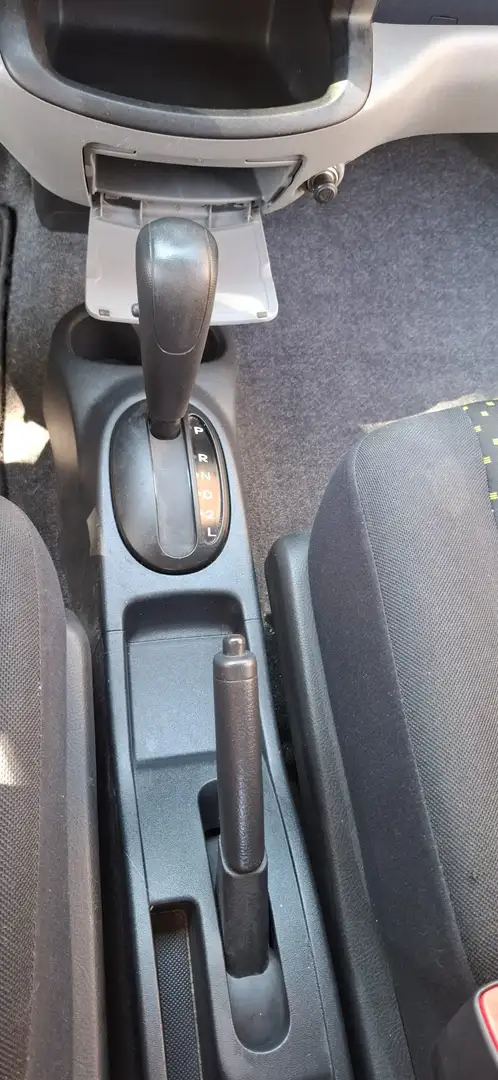 Daihatsu Sirion Sirion 1.3-16V Sport Бежевый  - 1