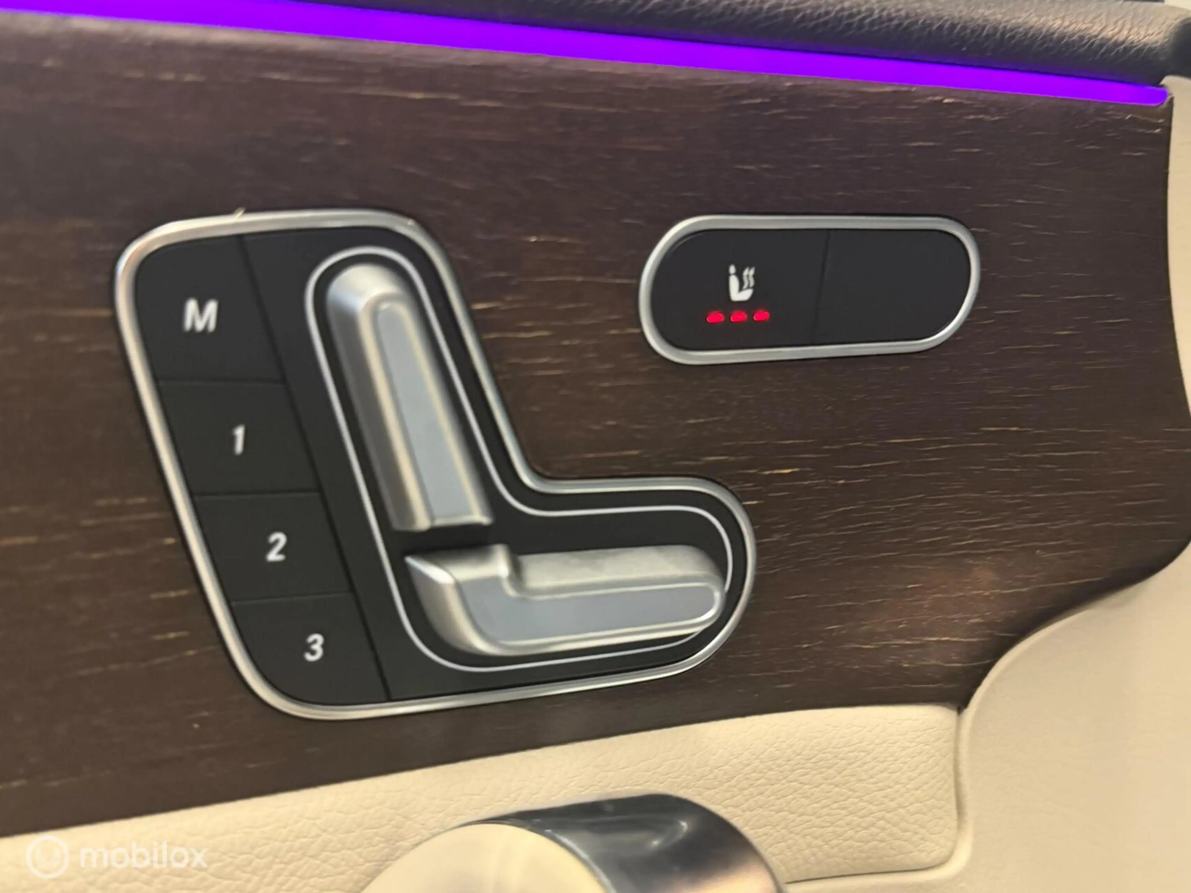 Mercedes-Benz A 200 Premium Panorama/Burmester/HUD/Memory — photo 23