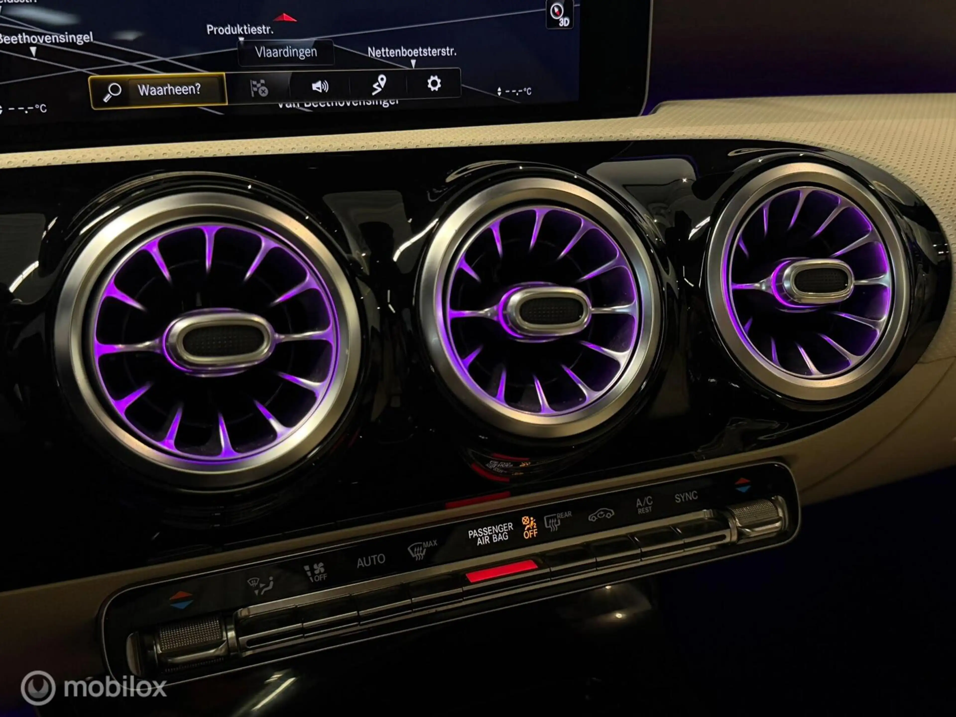 Mercedes-Benz A 200 Premium Panorama/Burmester/HUD/Memory — photo 19