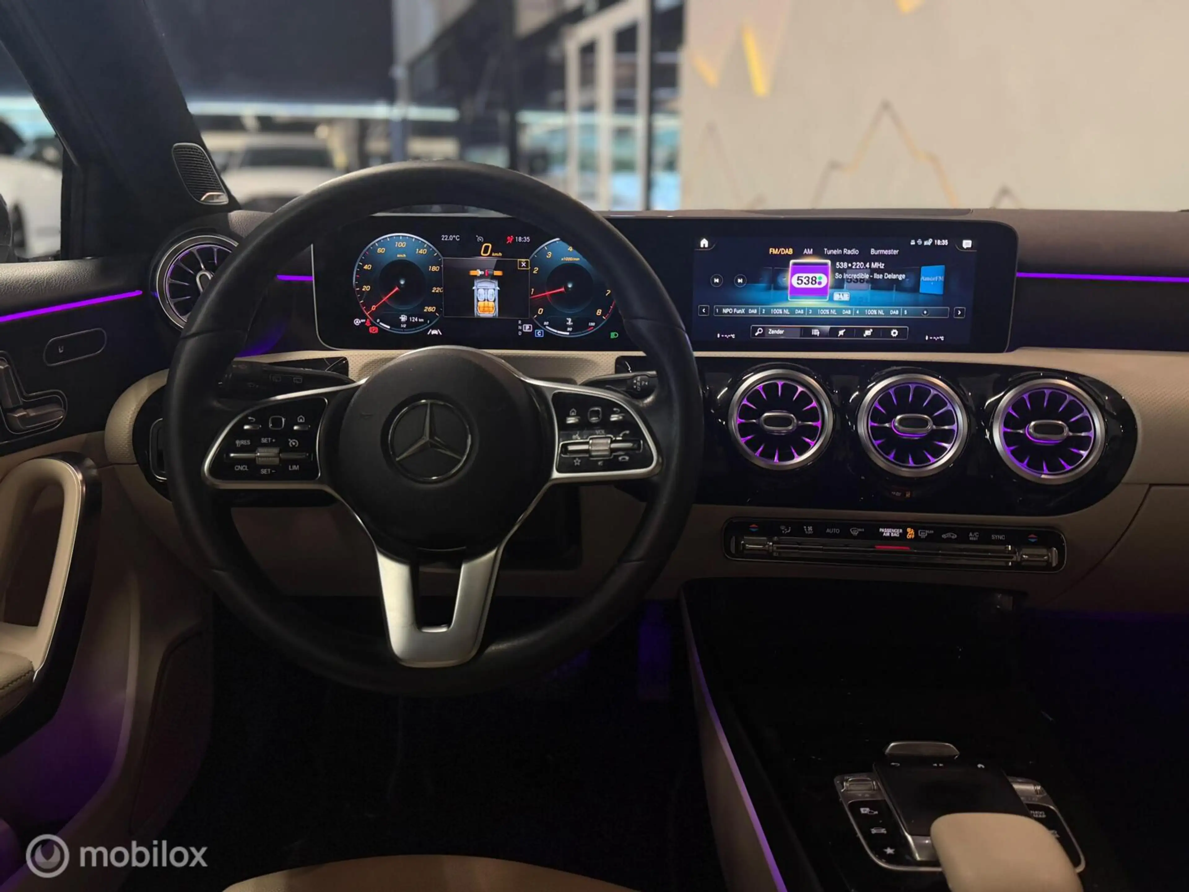 Mercedes-Benz A 200 Premium Panorama/Burmester/HUD/Memory — photo 25