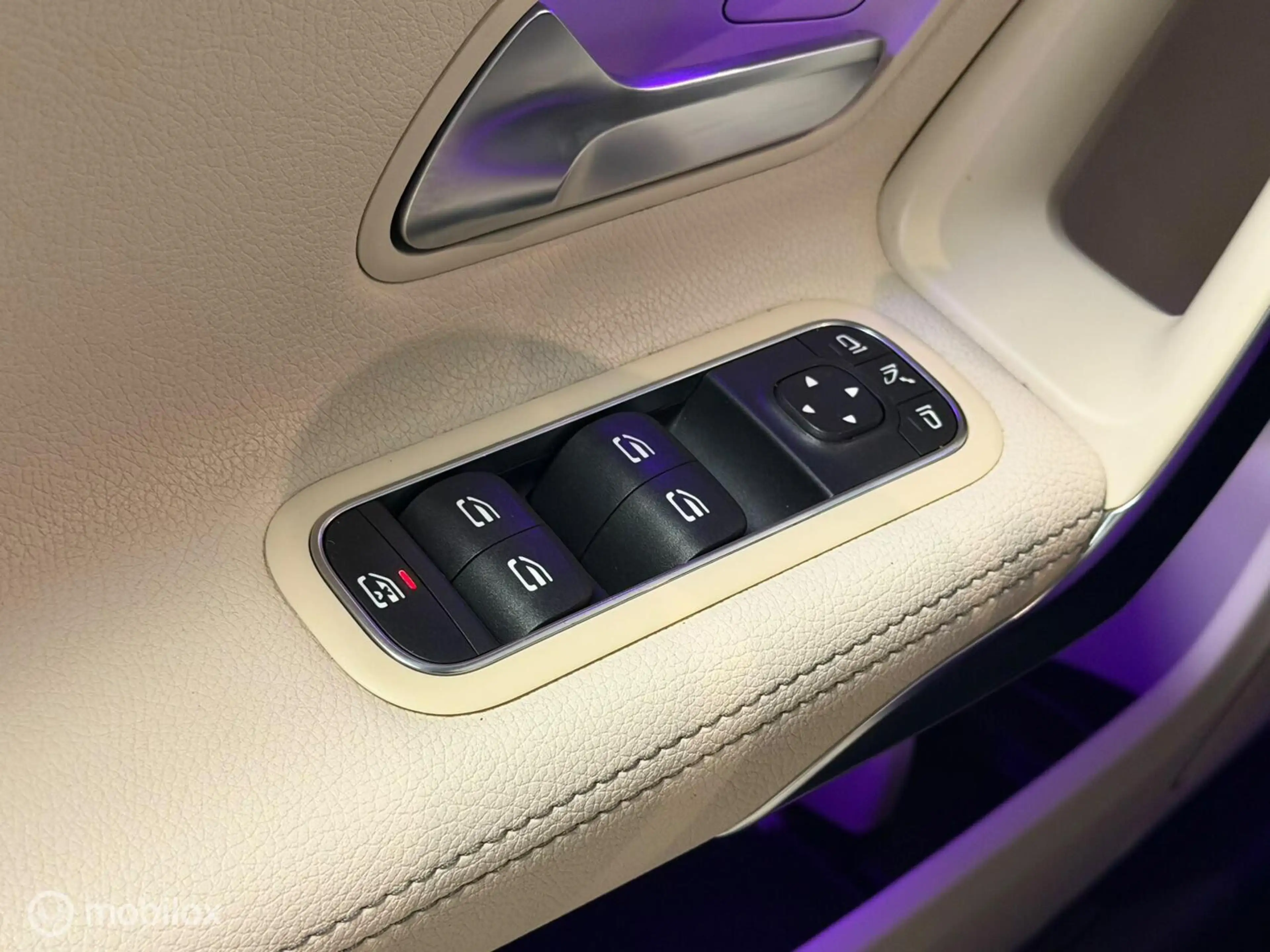 Mercedes-Benz A 200 Premium Panorama/Burmester/HUD/Memory — photo 17