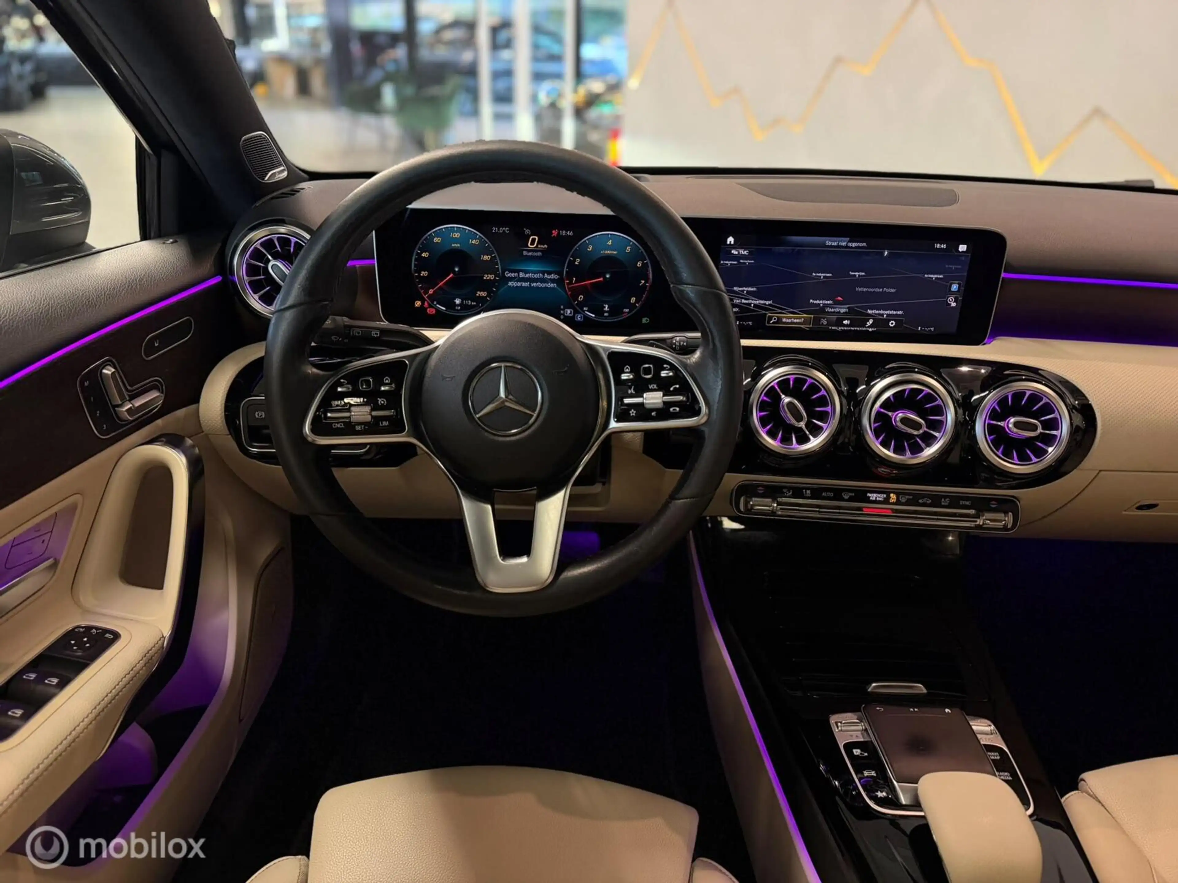 Mercedes-Benz A 200 Premium Panorama/Burmester/HUD/Memory — photo 15