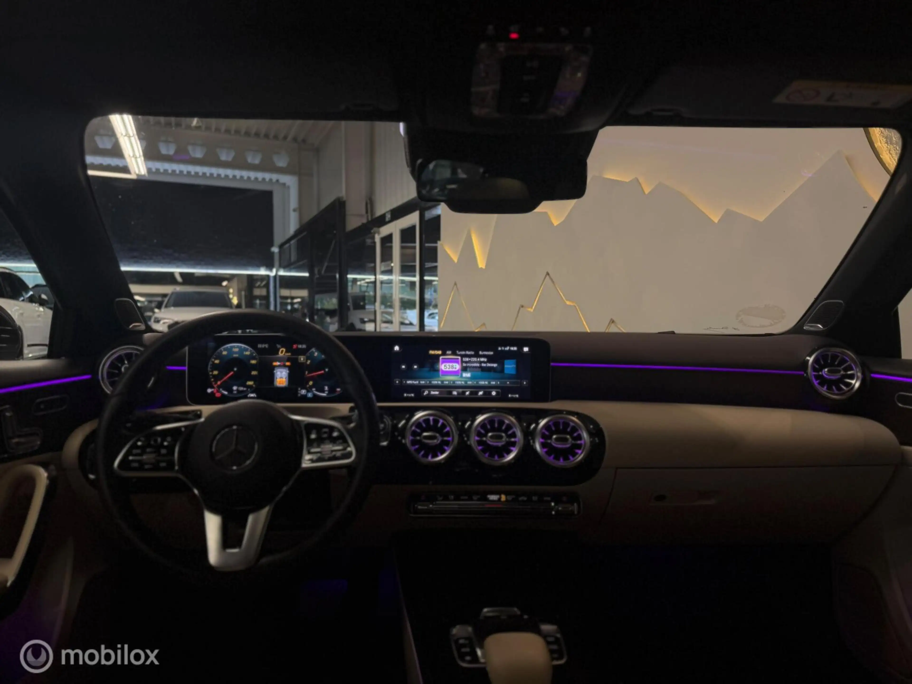 Mercedes-Benz A 200 Premium Panorama/Burmester/HUD/Memory — photo 26