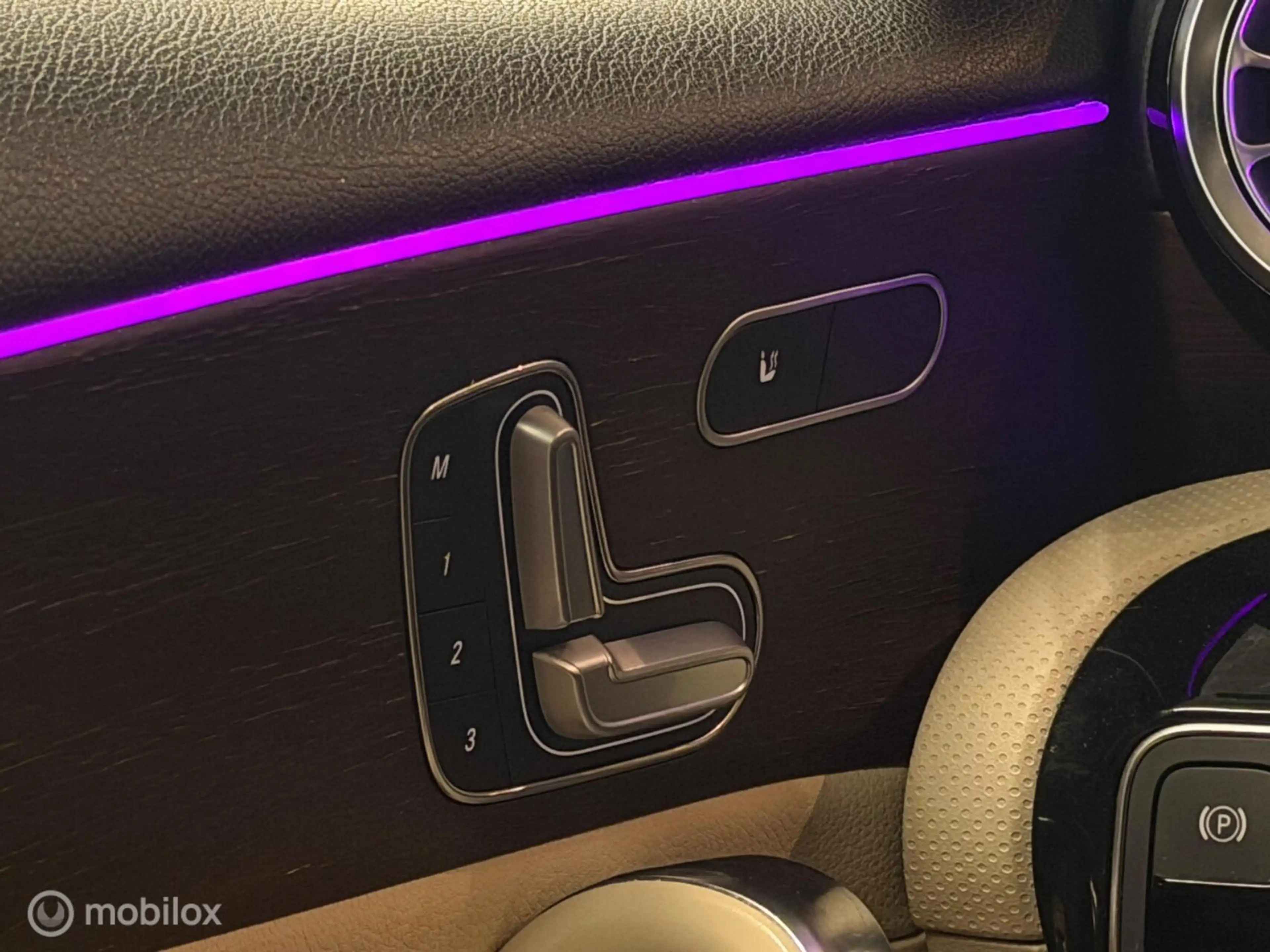 Mercedes-Benz A 200 Premium Panorama/Burmester/HUD/Memory — photo 24