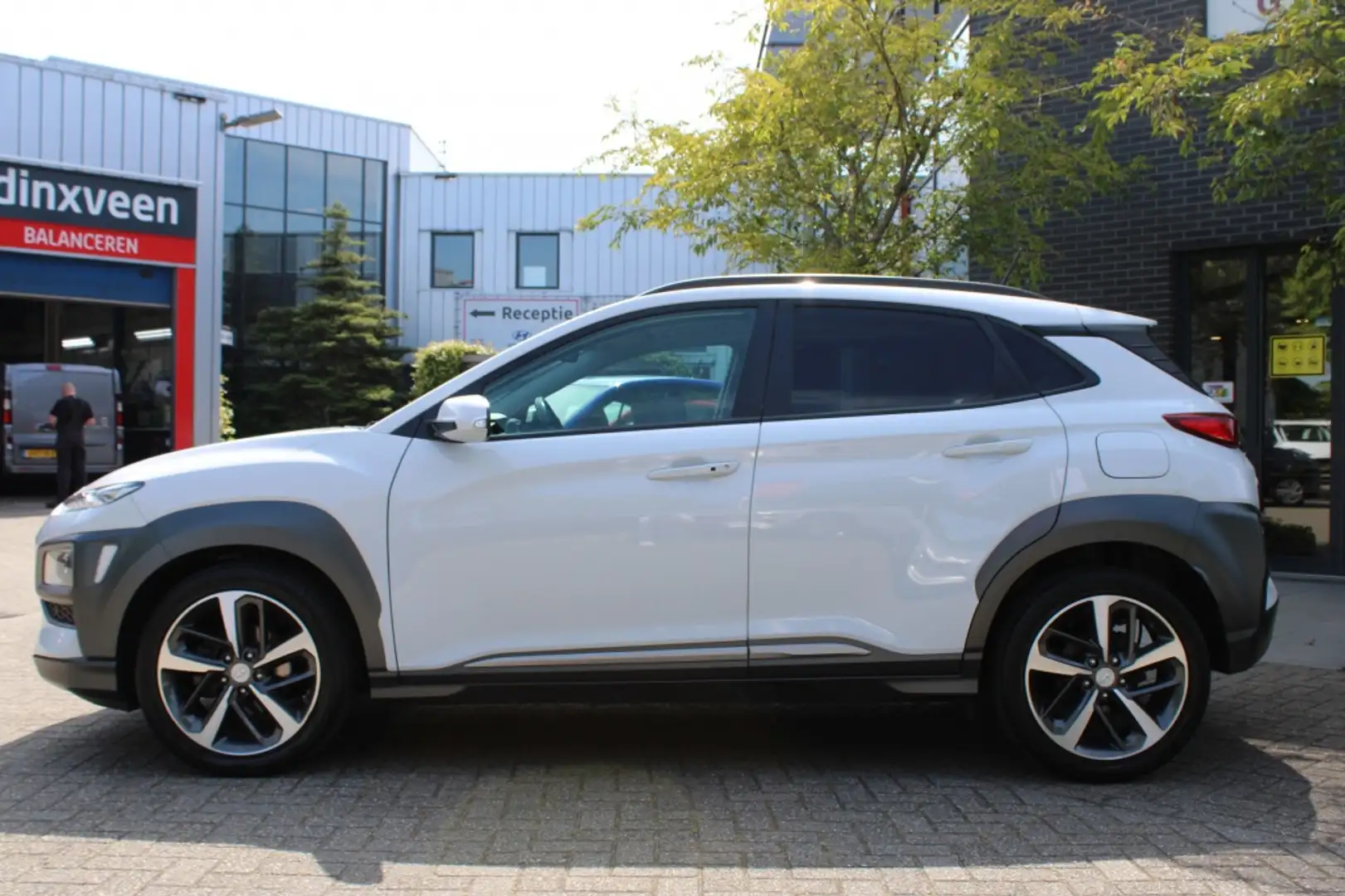 Hyundai KONA 1.0T Premium Navi/Leder/Wint/Cam/Pdc/Cool/18"/Head Wit - 2