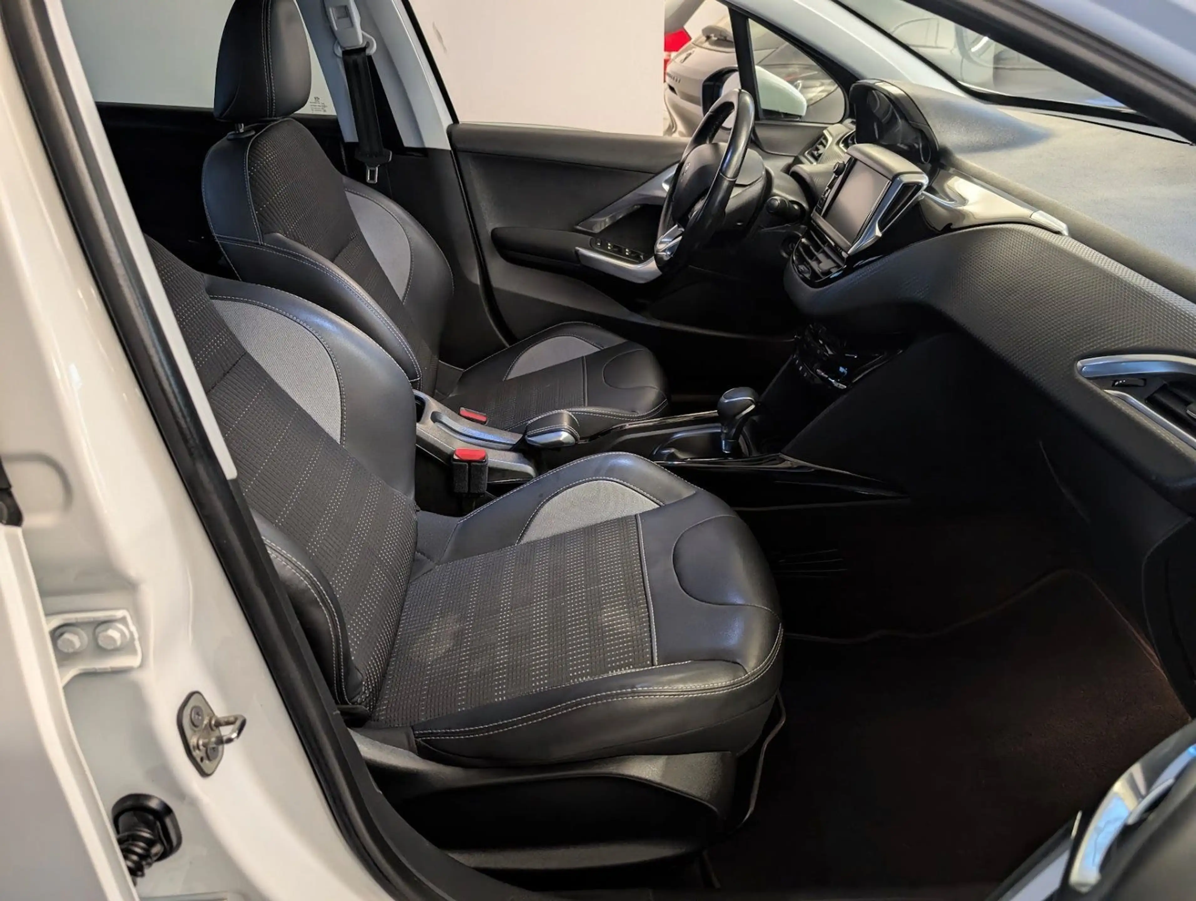 Peugeot 2008 2008 Allure Automatik. NAVI. Klimaauto. PDC — photo 9