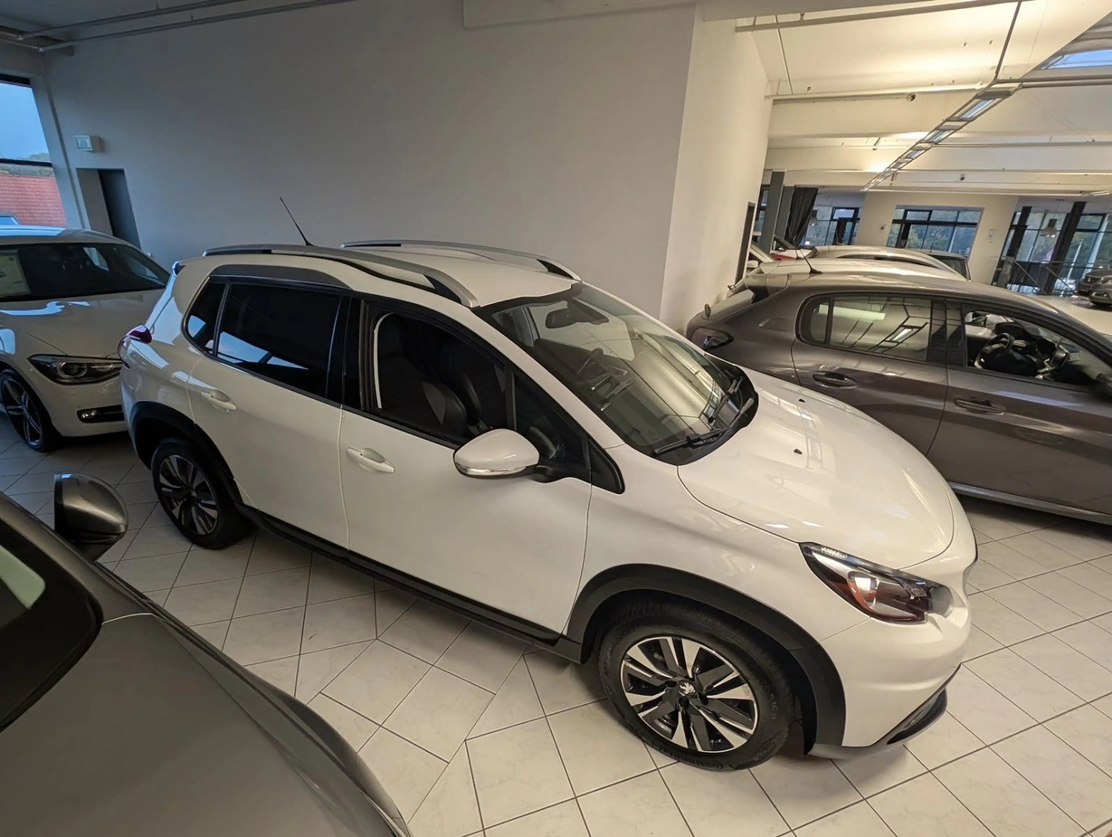 Peugeot 2008 2008 Allure Automatik. NAVI. Klimaauto. PDC — photo 5