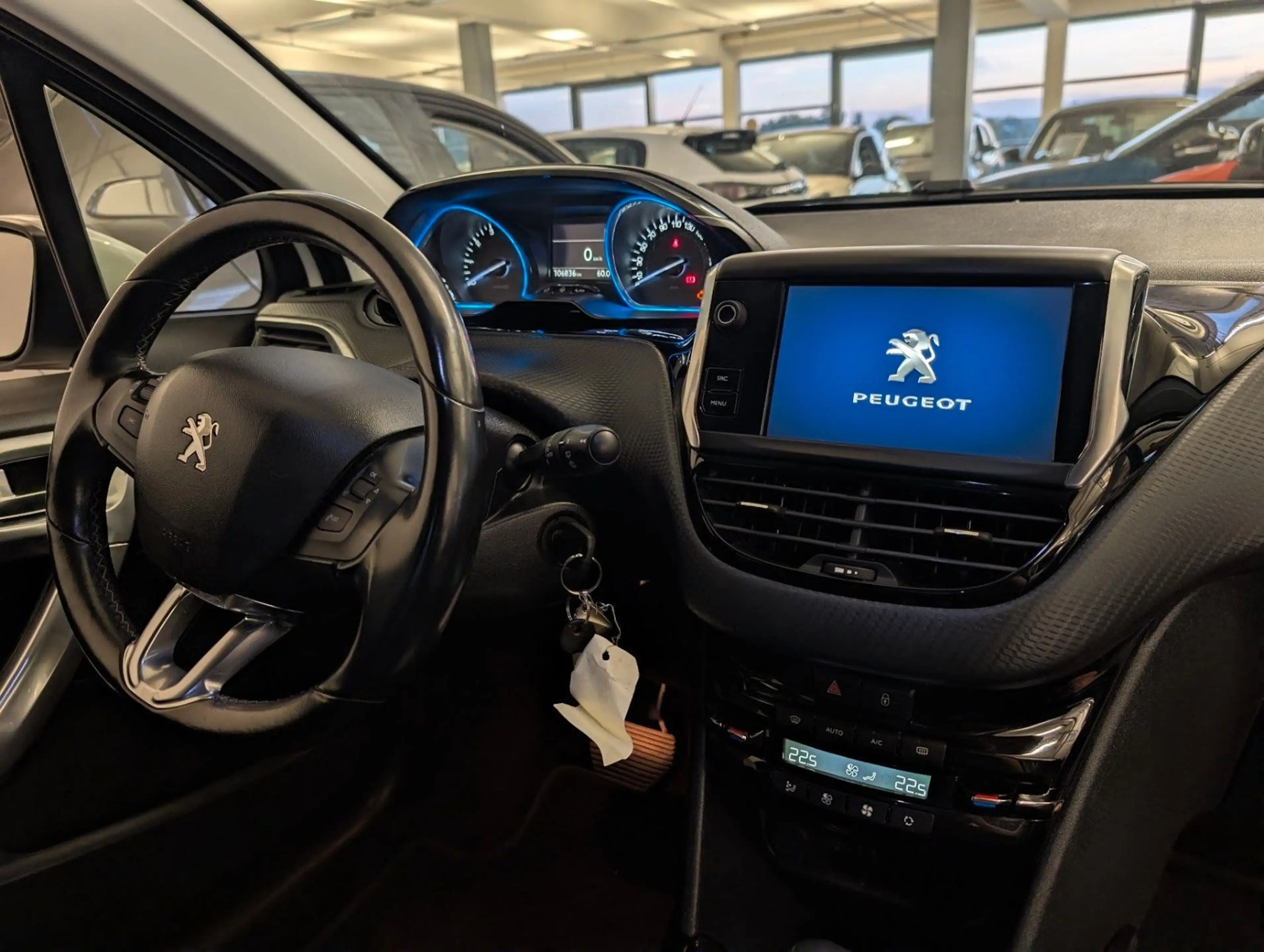 Peugeot 2008 2008 Allure Automatik. NAVI. Klimaauto. PDC — photo 13