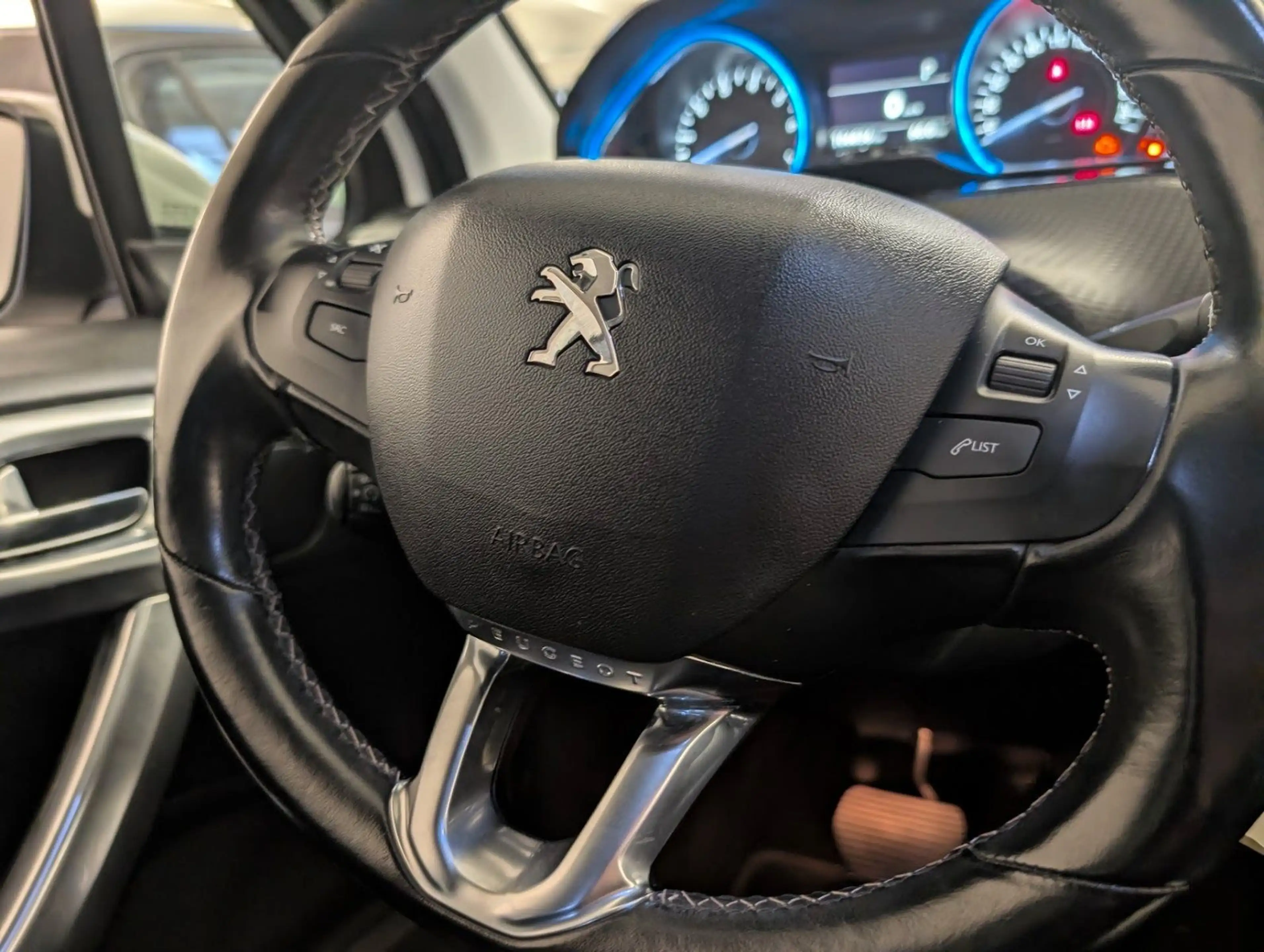 Peugeot 2008 2008 Allure Automatik. NAVI. Klimaauto. PDC — photo 14