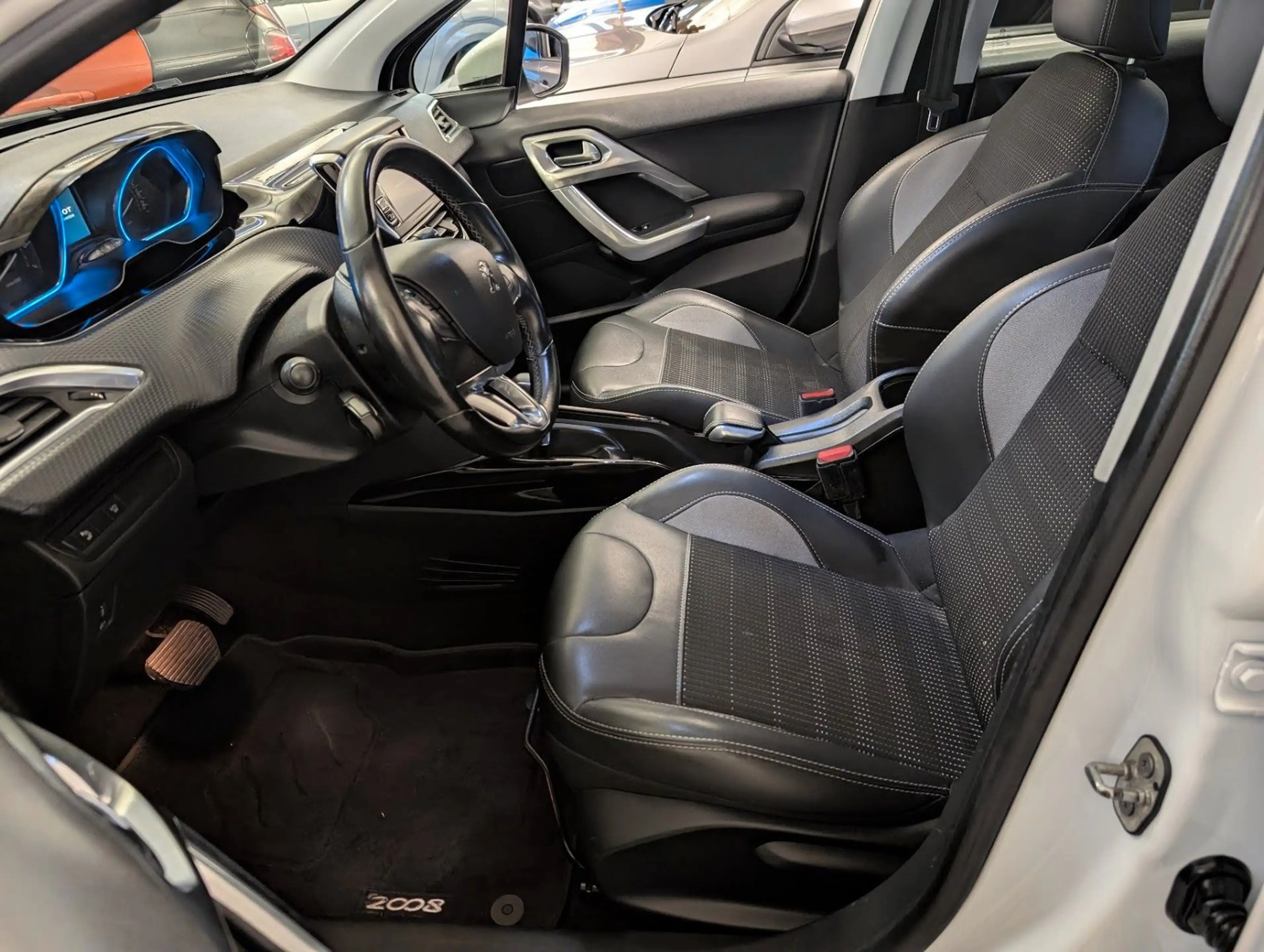 Peugeot 2008 2008 Allure Automatik. NAVI. Klimaauto. PDC — photo 12