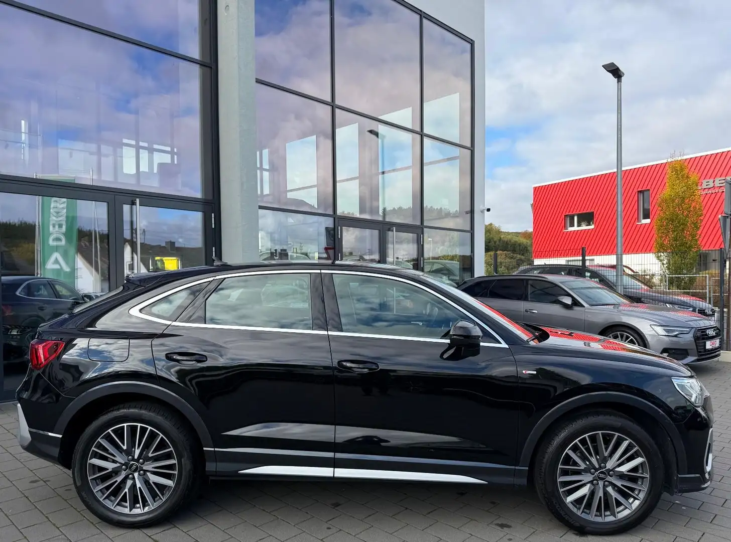 Audi Q3 Sportback 35 TDI 2x S line/ACC/LED Zwart - 2