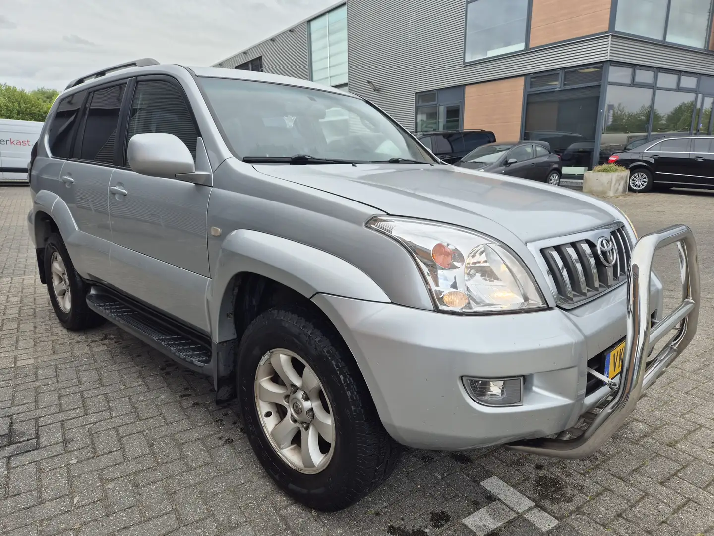 Toyota Land Cruiser 3.0 D-4D Executive Blind Van grijs kenteken MARGE Plateado - 2