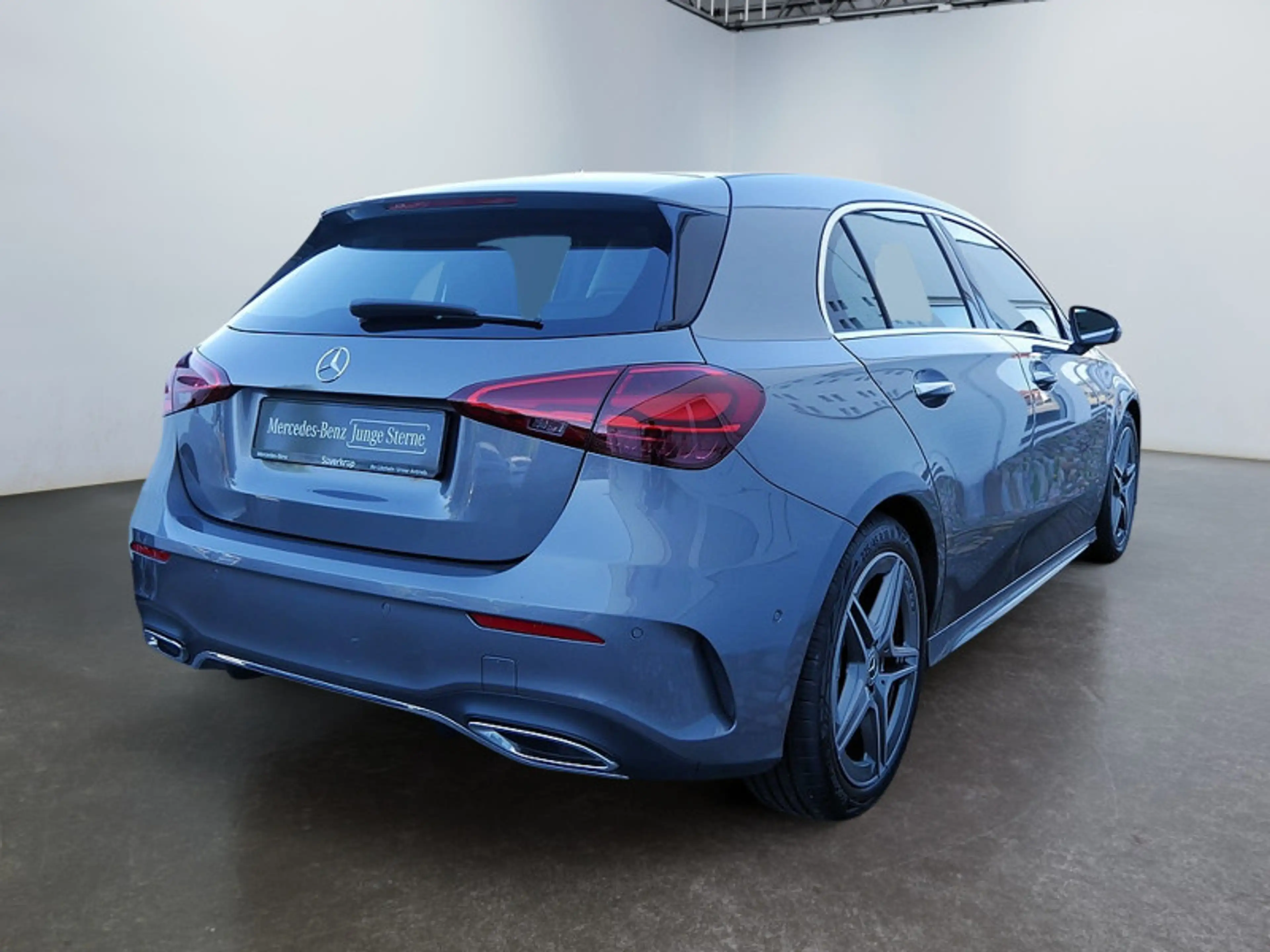 Mercedes-Benz A 220 d , AMG MULTI AHK DISTR KAMERA PANO SPUR — photo 3