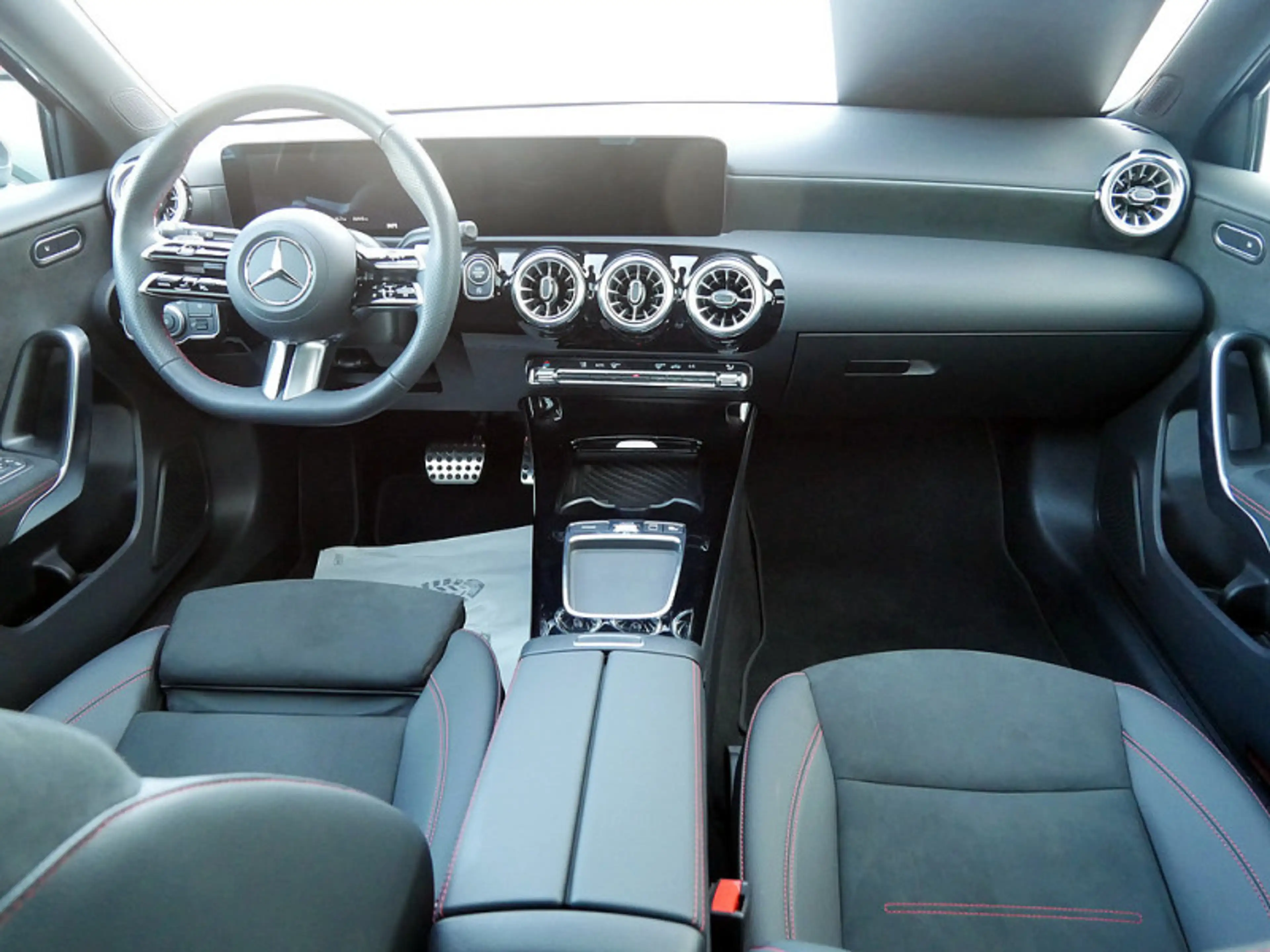 Mercedes-Benz A 220 d , AMG MULTI AHK DISTR KAMERA PANO SPUR — photo 7
