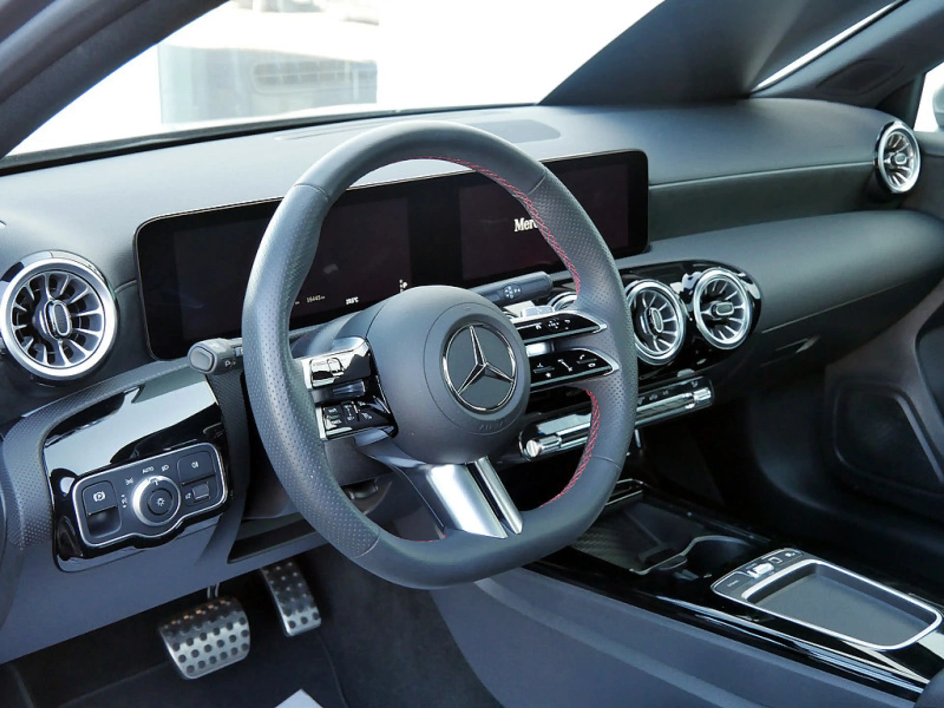 Mercedes-Benz A 220 d , AMG MULTI AHK DISTR KAMERA PANO SPUR — photo 13