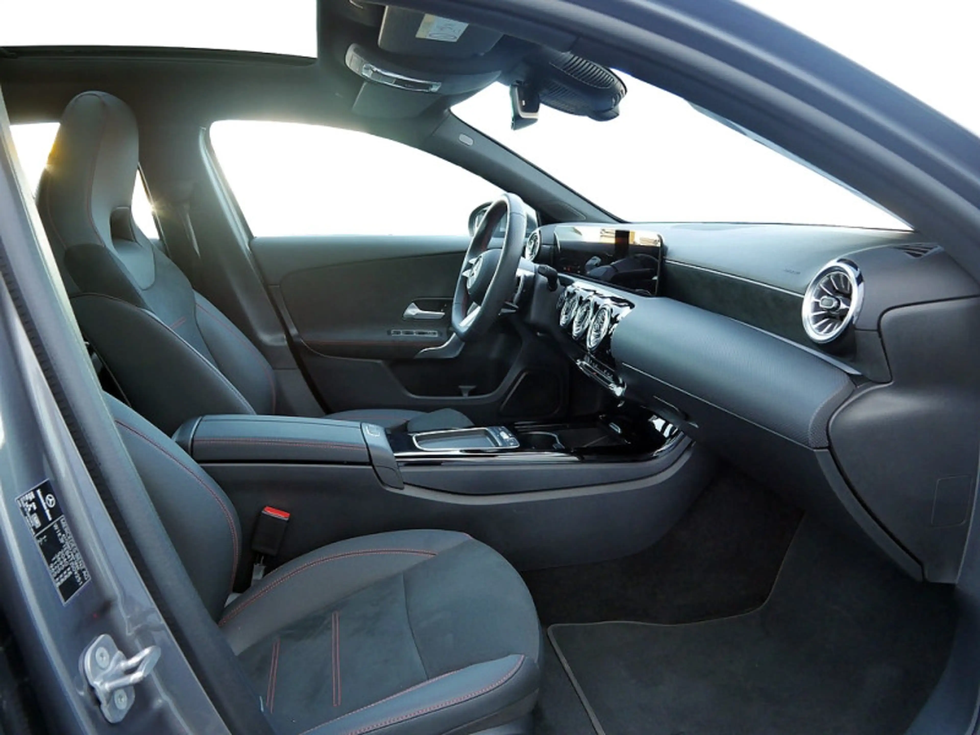 Mercedes-Benz A 220 d , AMG MULTI AHK DISTR KAMERA PANO SPUR — photo 5