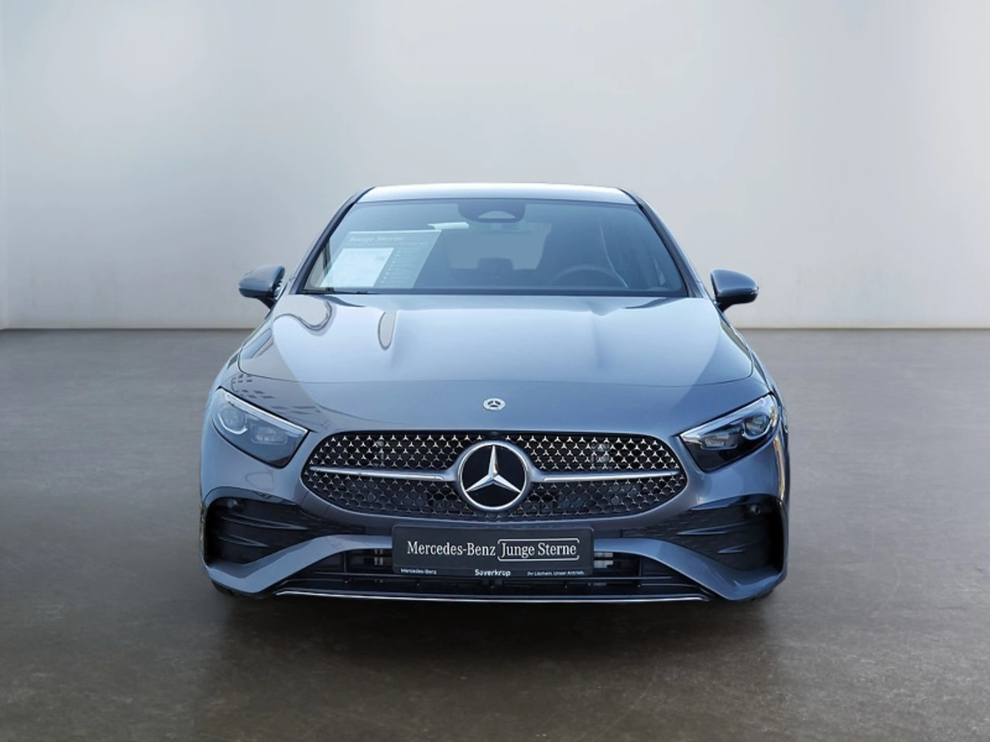 Mercedes-Benz A 220 d , AMG MULTI AHK DISTR KAMERA PANO SPUR — photo 2