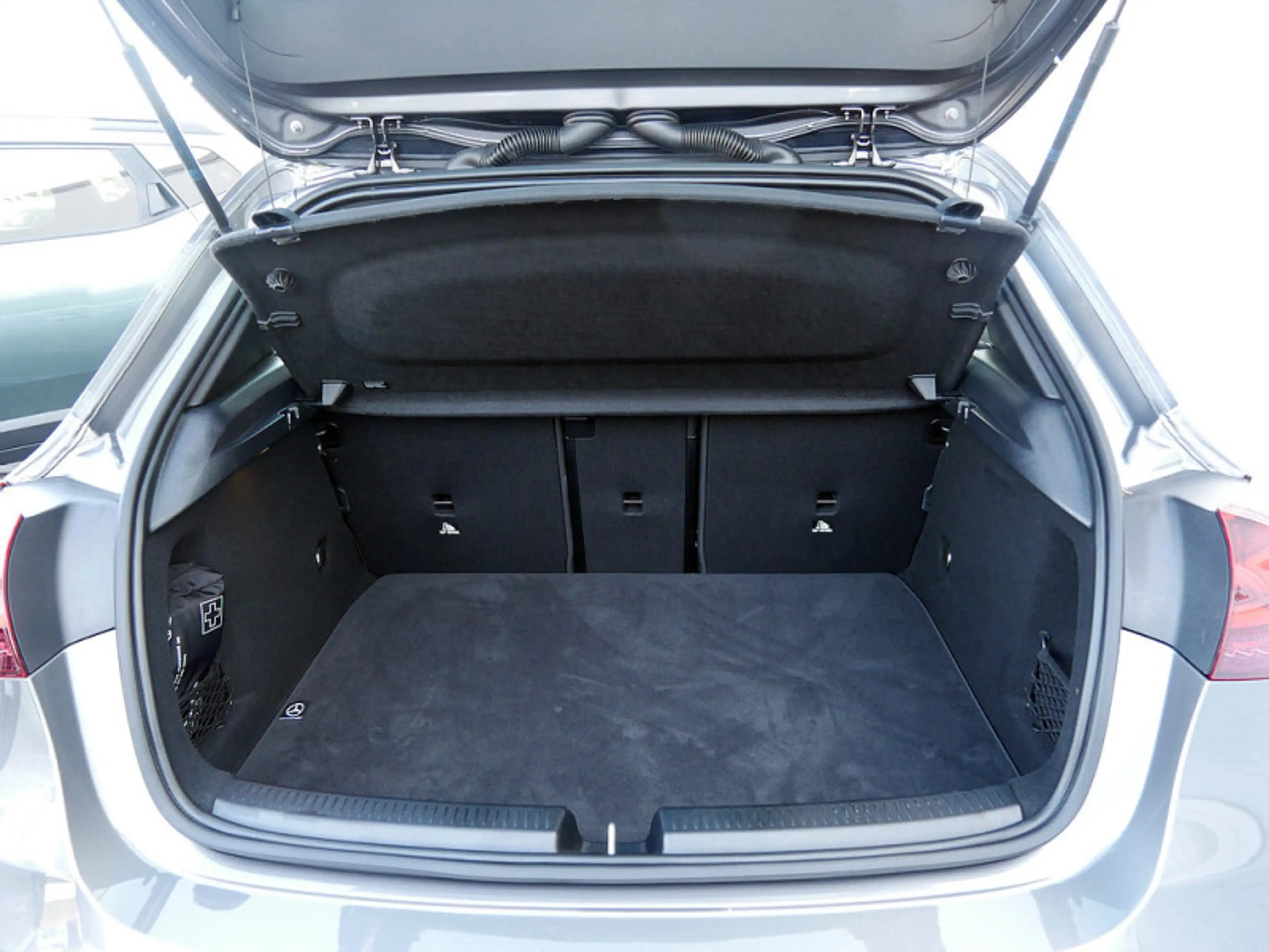 Mercedes-Benz A 220 d , AMG MULTI AHK DISTR KAMERA PANO SPUR — photo 11