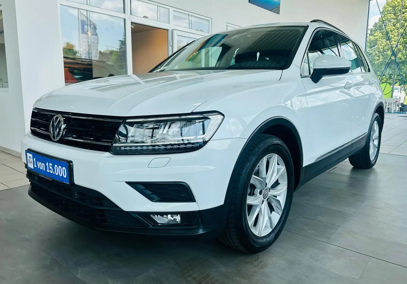 Volkswagen Tiguan 1.5TSI Comfortline Nav LED Virtual elek.HK Wit - 1