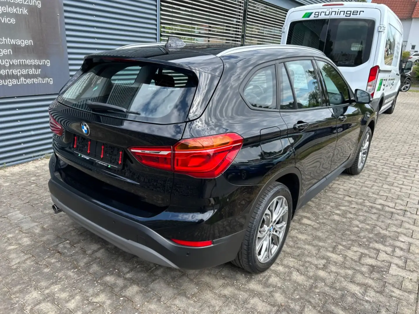 BMW X1 sDrive18i Advantage, AHK, LED Schwarz - 2