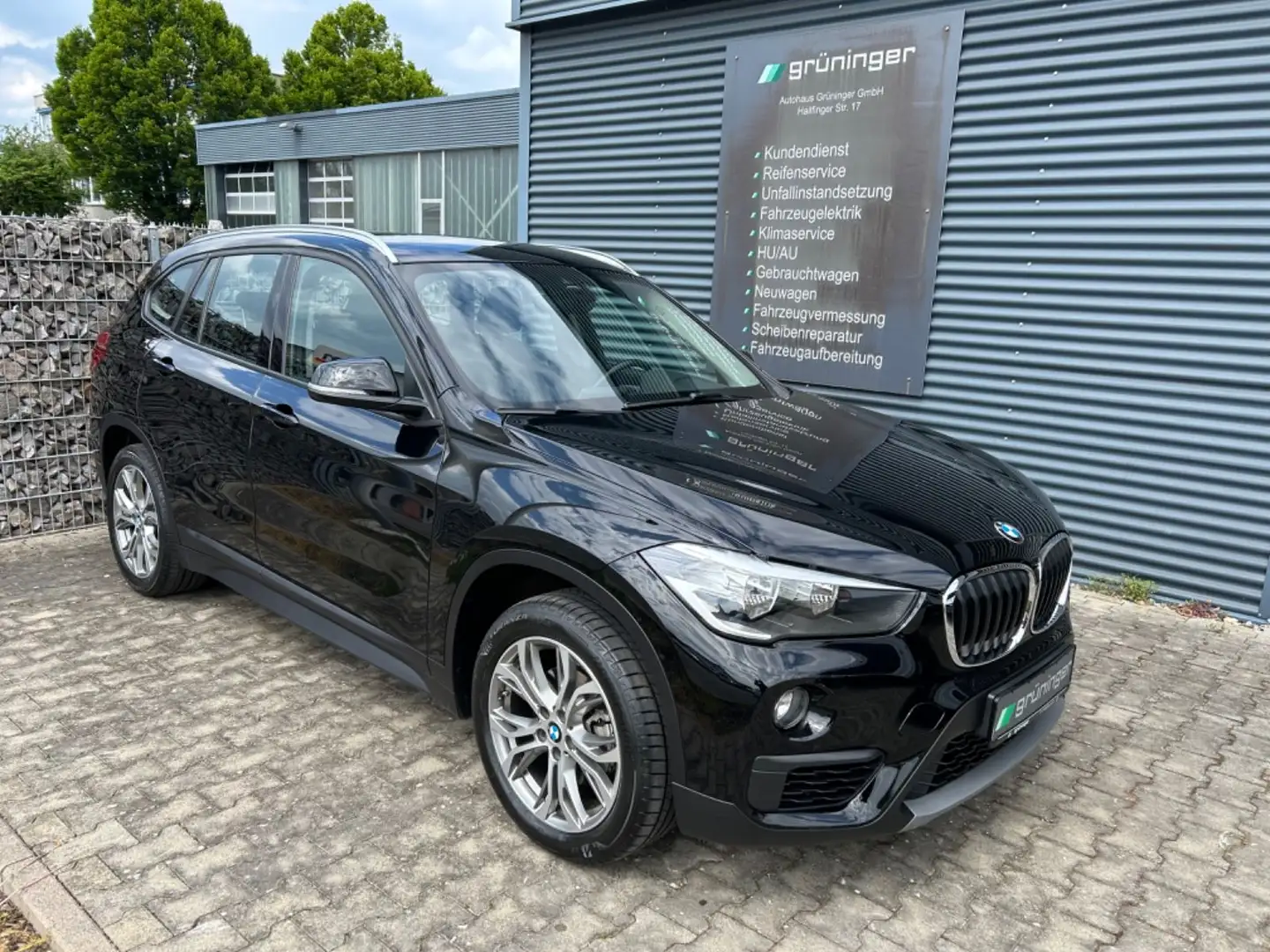 BMW X1 sDrive18i Advantage, AHK, LED Schwarz - 1