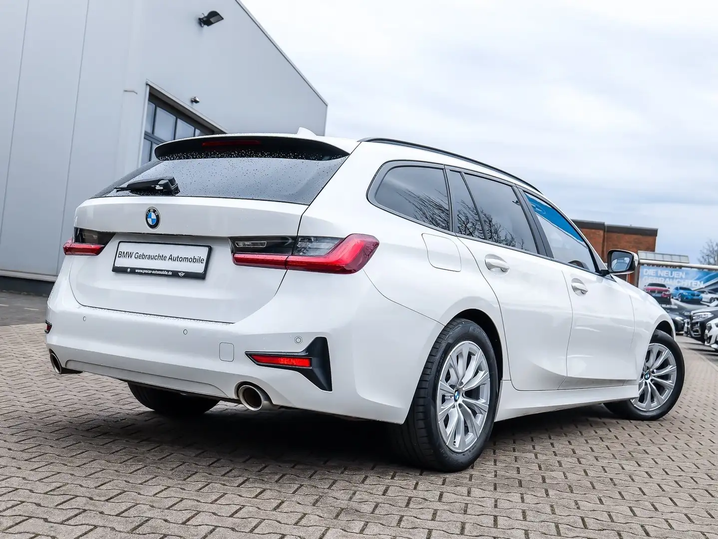 BMW 320 i Autom. Navi PDC Alarmanlage Sitzh. Klima. DAB Weiß - 2