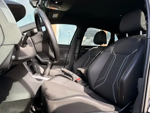 Volkswagen Polo view 4