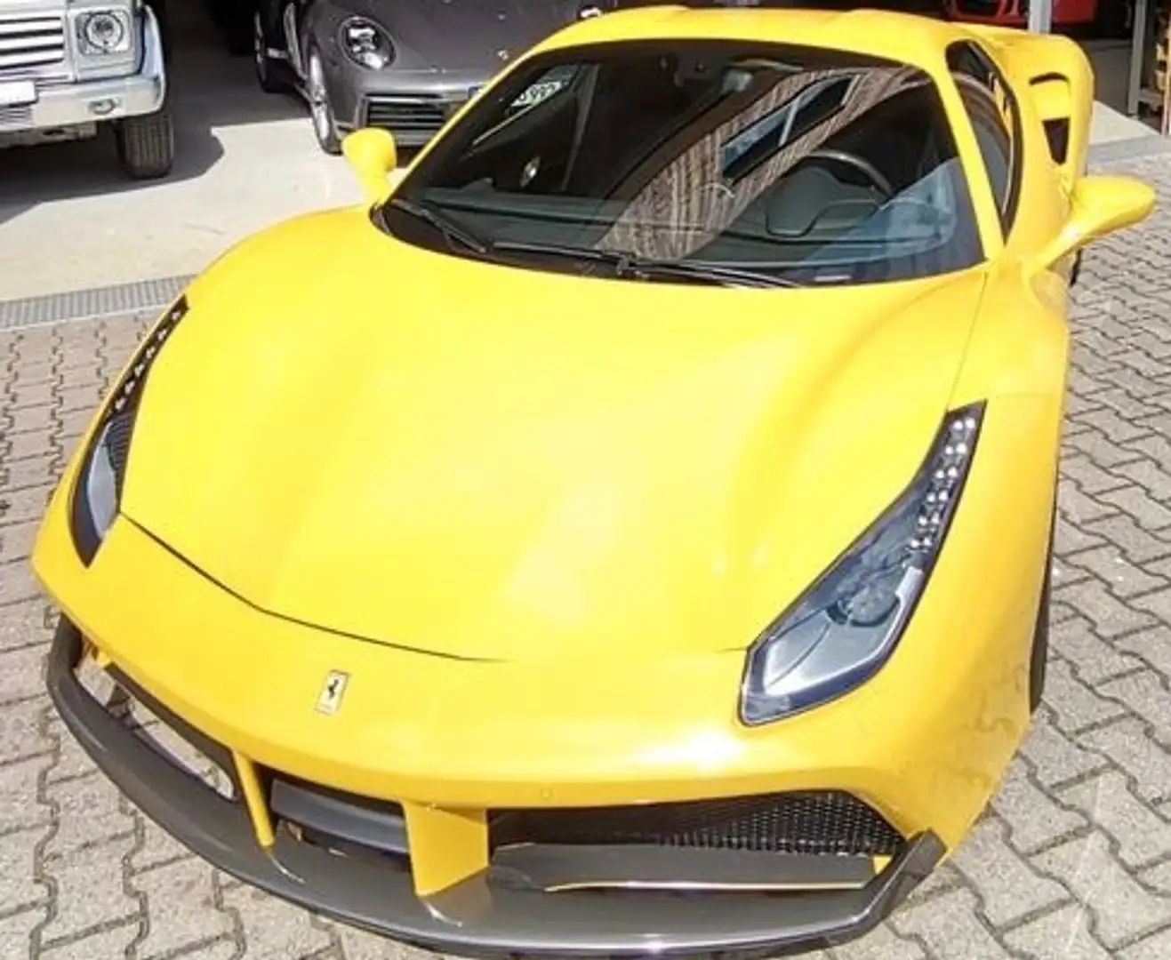 Ferrari 488 Spider Amarillo - 2