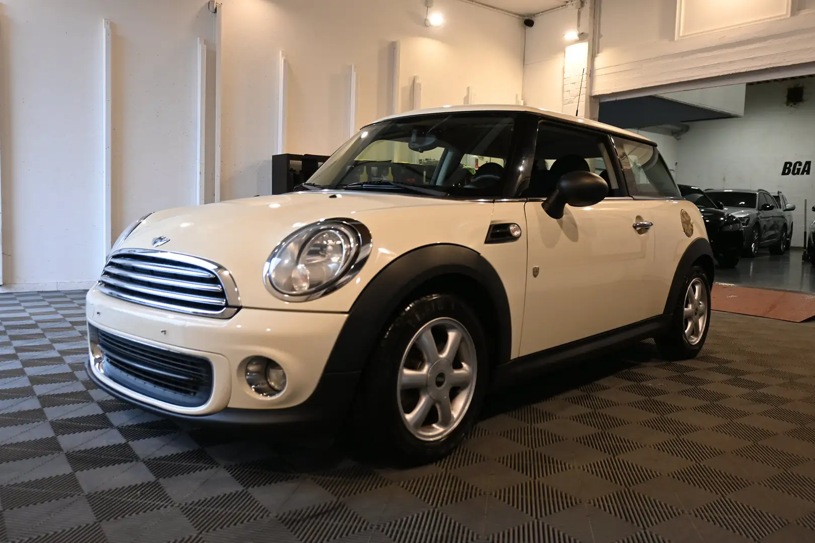 MINI One ONE 1.6i EURO 5 / GPS NAVI / CLIMATISATION !! Blanco - 2