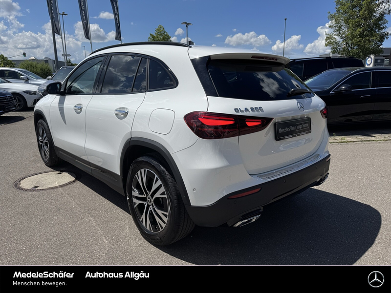 Mercedes-Benz GLA 200 GLA 200 Progressive Night AHK Pano MultiLED Dist — photo 4