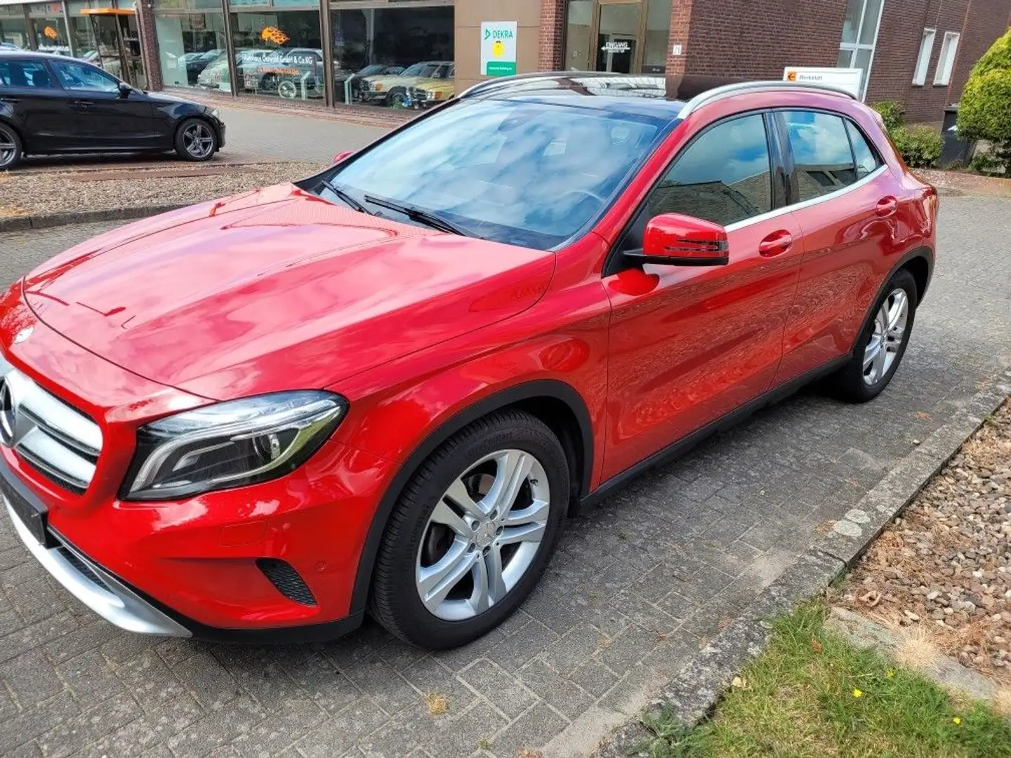 Mercedes-Benz GLA 200 GLA -Klasse Rojo - 2