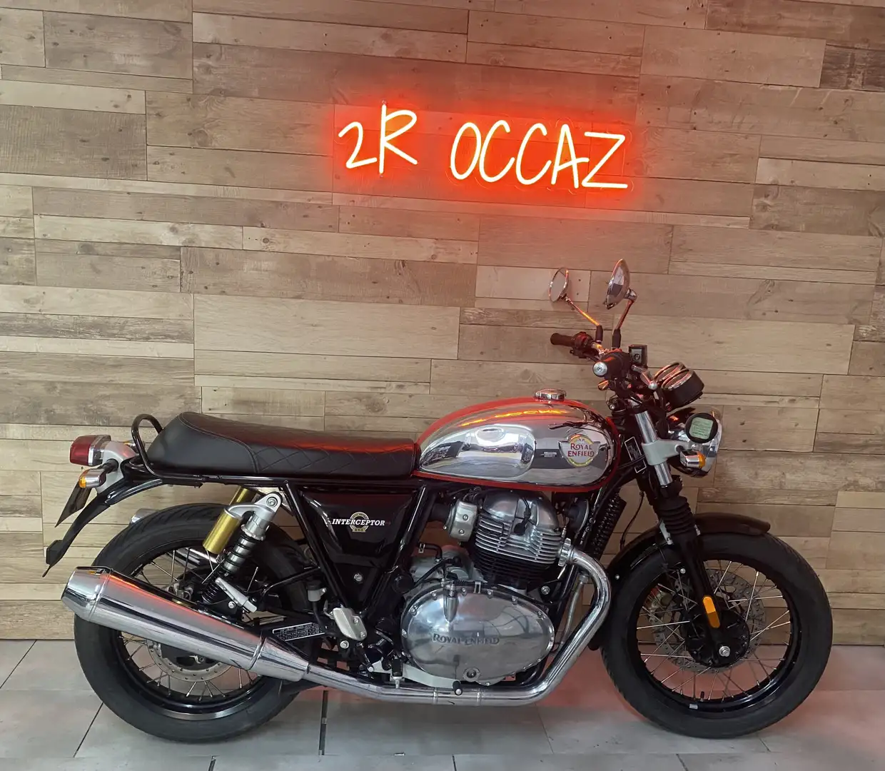 Royal Enfield Interceptor Argent - 1