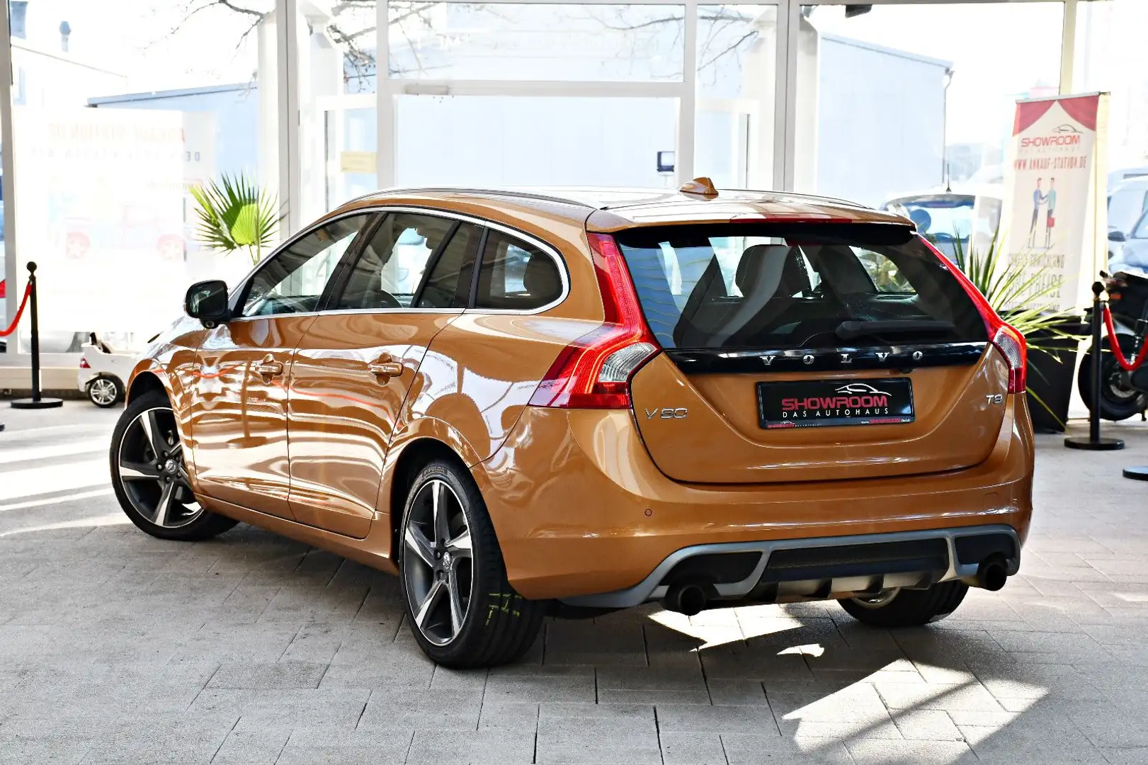 Volvo V60 Kombi R-Design Memory Navi 360° Kamera 2.Hd Orange - 2