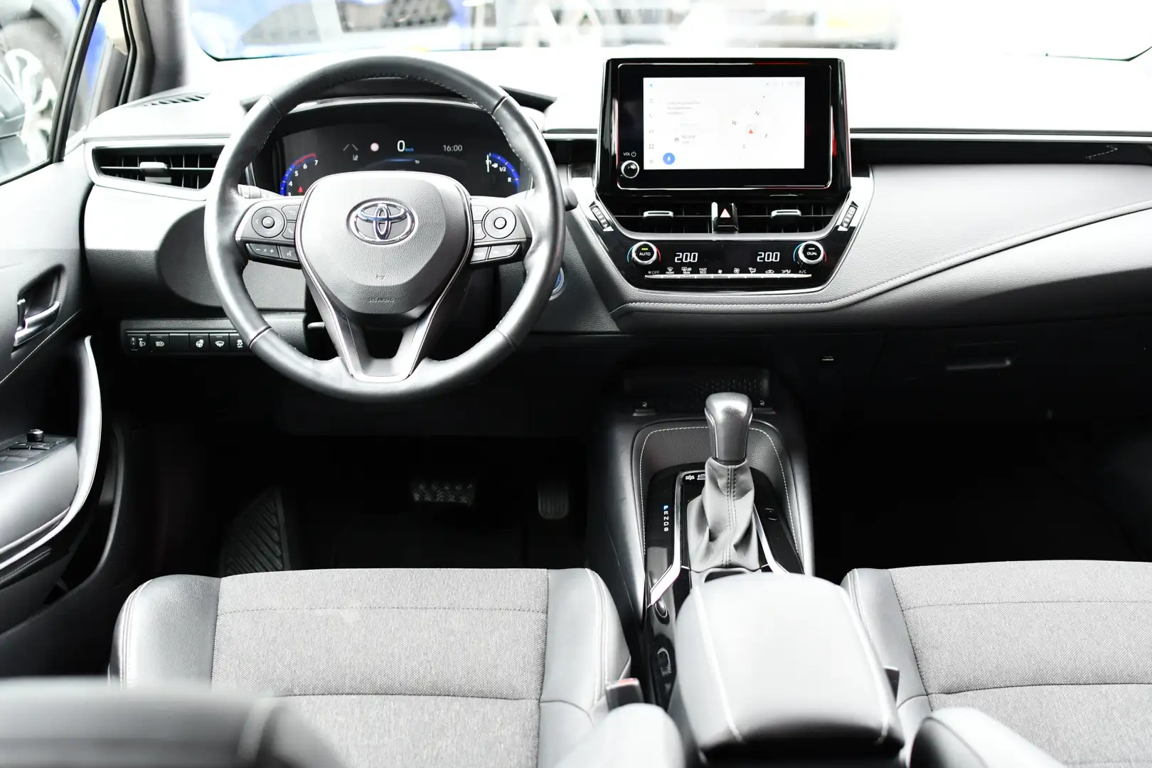 Toyota Corolla Touring Sports 1.8 Hybrid Dynamic Limited Automaat Wit - 2